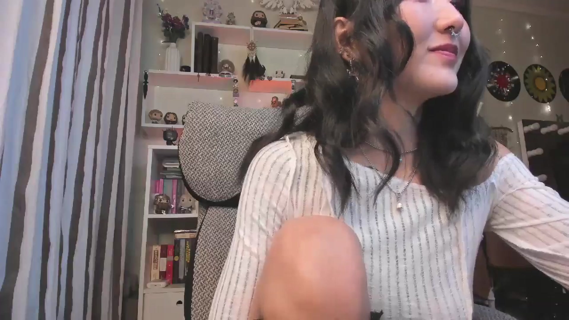 Gallery image thumbnail from KellyAsian's myfreecams stream on, 11/13/2025, 08:57 image 3 of 20
