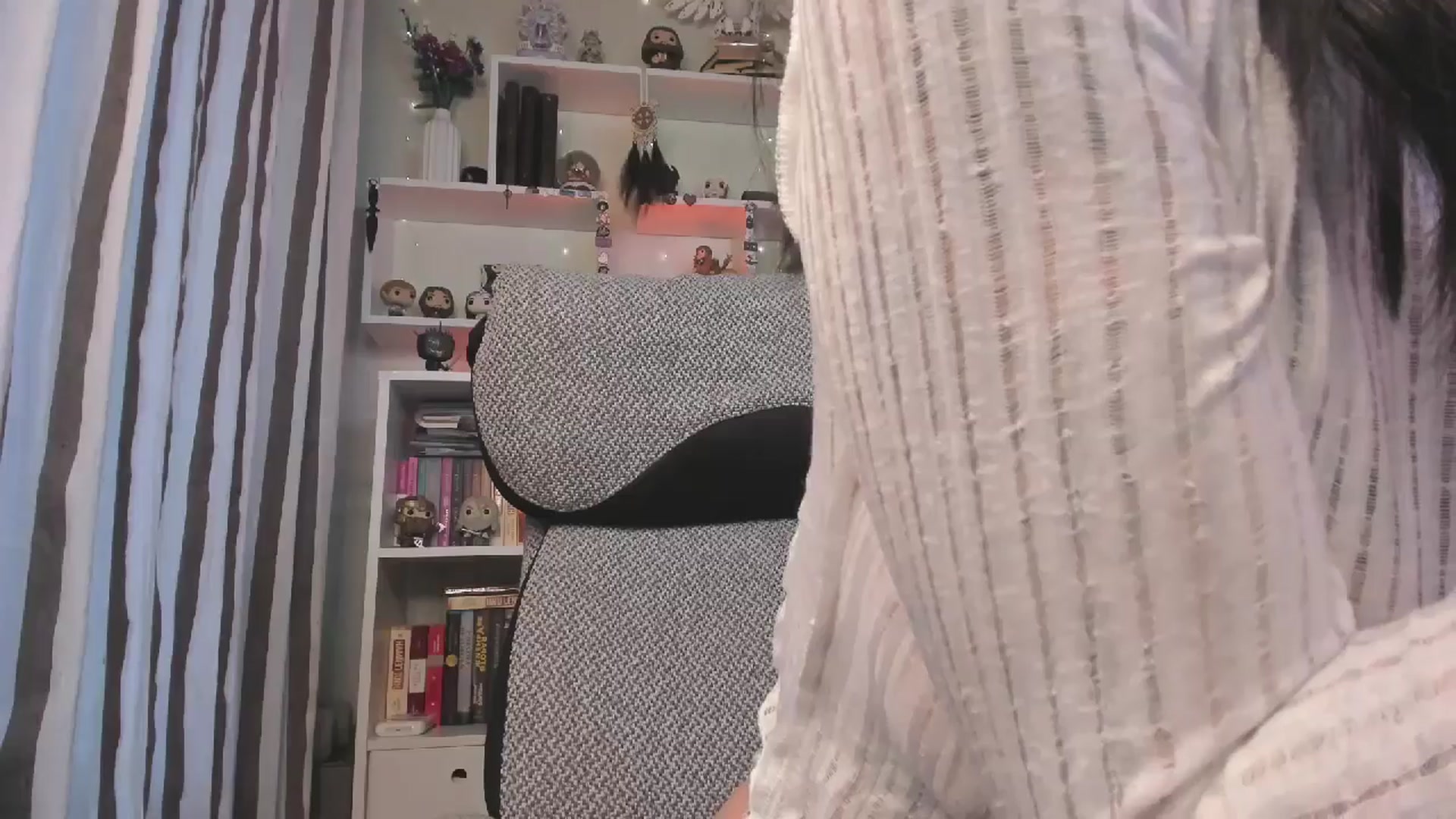 Gallery image thumbnail from KellyAsian's myfreecams stream on, 11/13/2025, 08:57 image 15 of 20