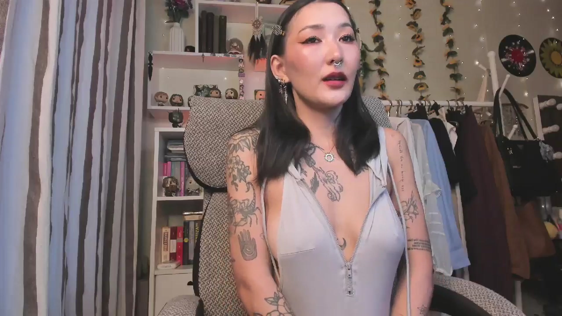 Gallery image thumbnail from KellyAsian's myfreecams stream on, 11/17/2025, 07:26 image 11 of 20