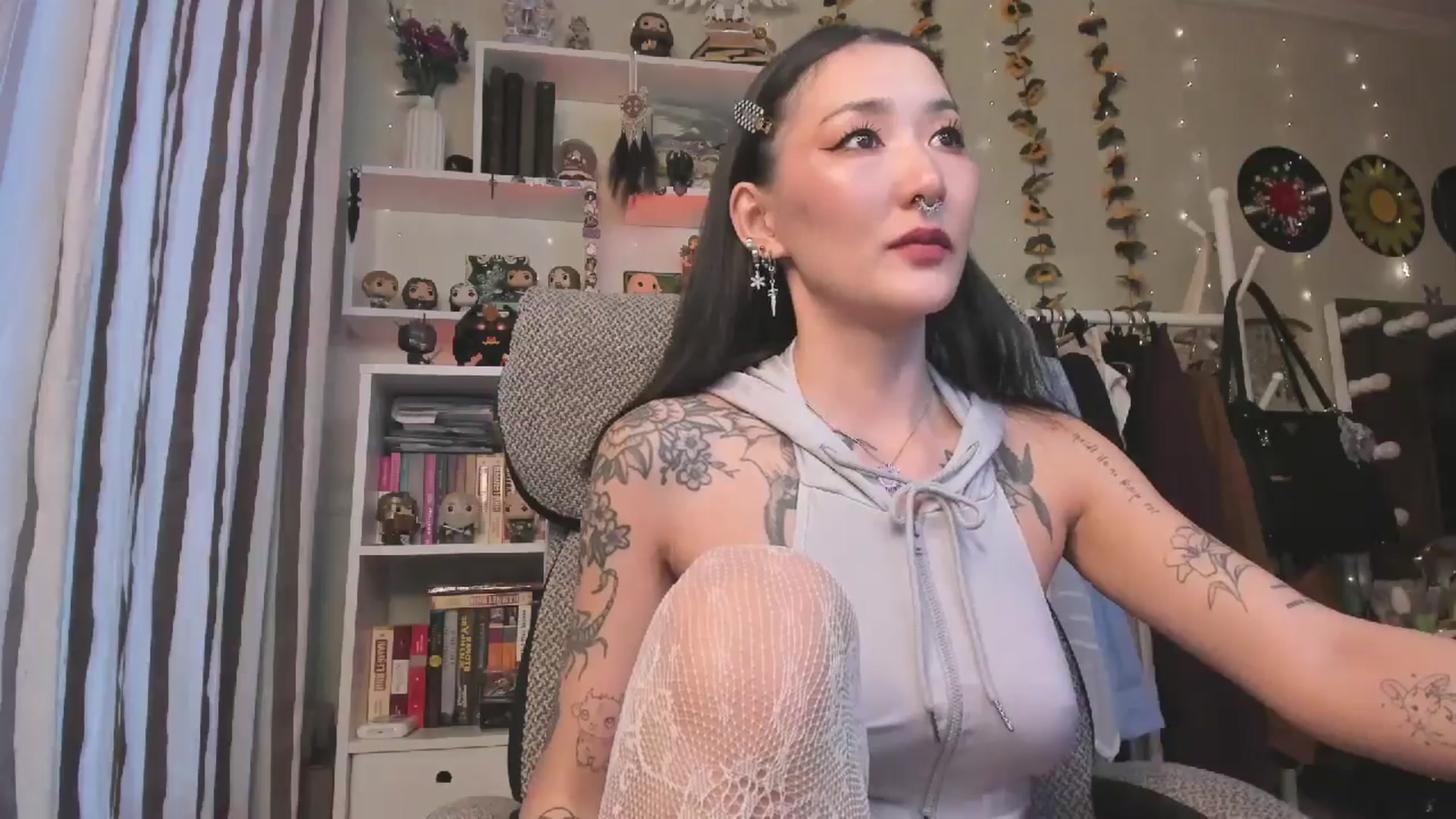 Gallery image thumbnail from KellyAsian's myfreecams stream on, 11/17/2025, 09:11 image 15 of 20