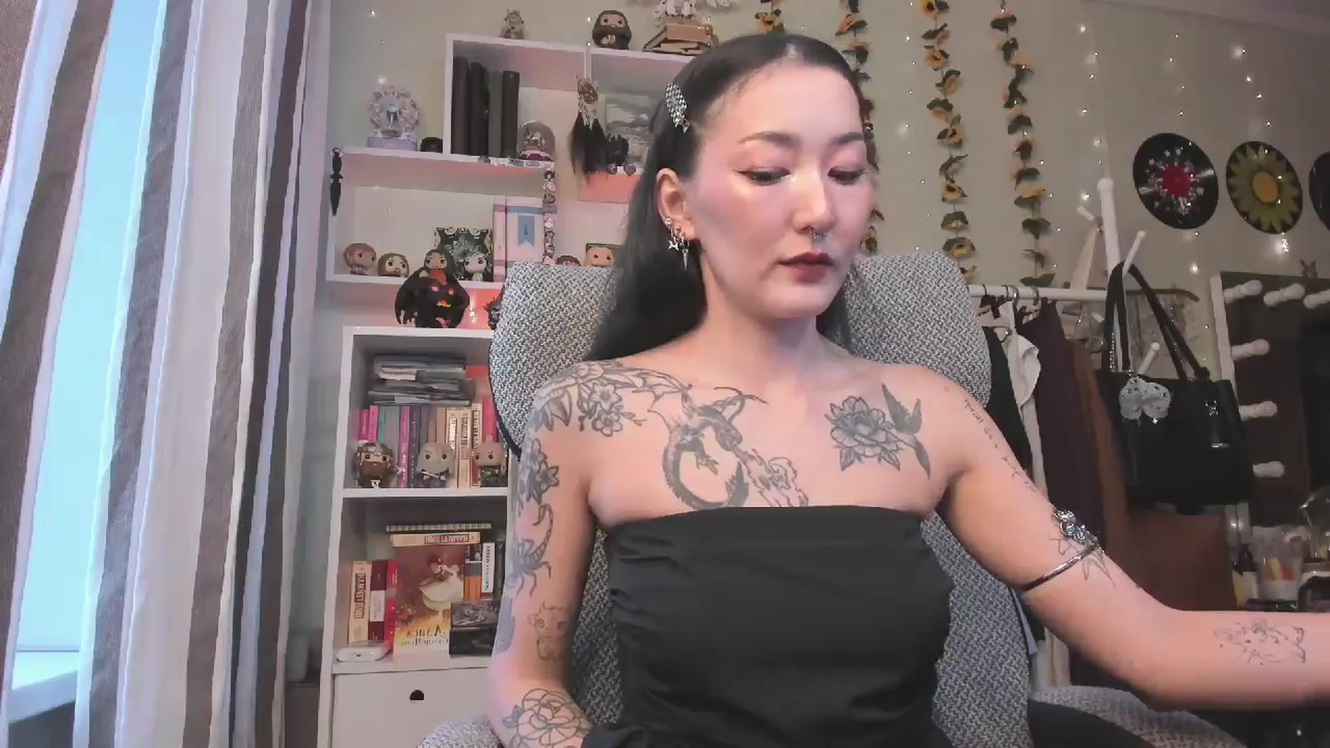 Gallery image thumbnail from KellyAsian's myfreecams stream on, 11/21/2025, 09:56 image 2 of 20