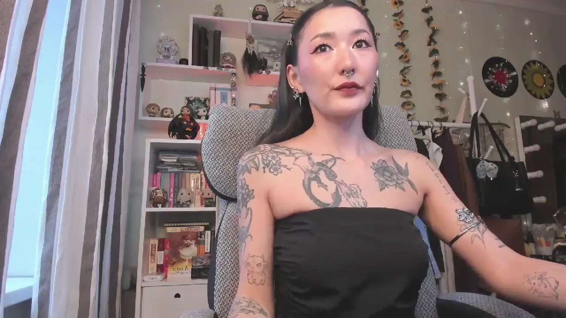 Gallery image thumbnail from KellyAsian's myfreecams stream on, 11/21/2025, 09:56 image 3 of 20