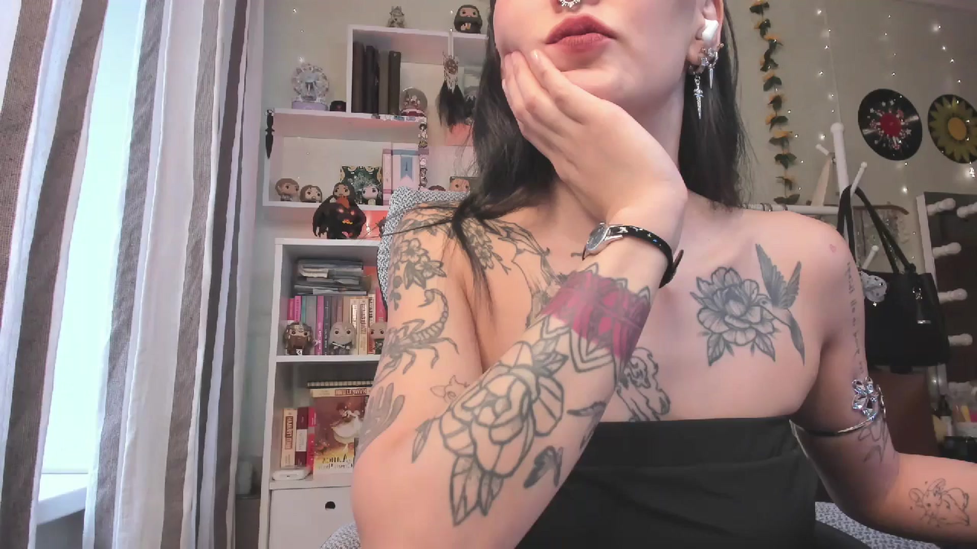 Gallery image thumbnail from KellyAsian's myfreecams stream on, 11/21/2025, 09:56 image 9 of 20