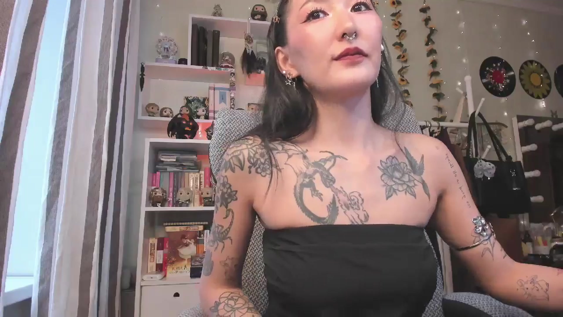 Gallery image thumbnail from KellyAsian's myfreecams stream on, 11/21/2025, 09:56 image 5 of 20