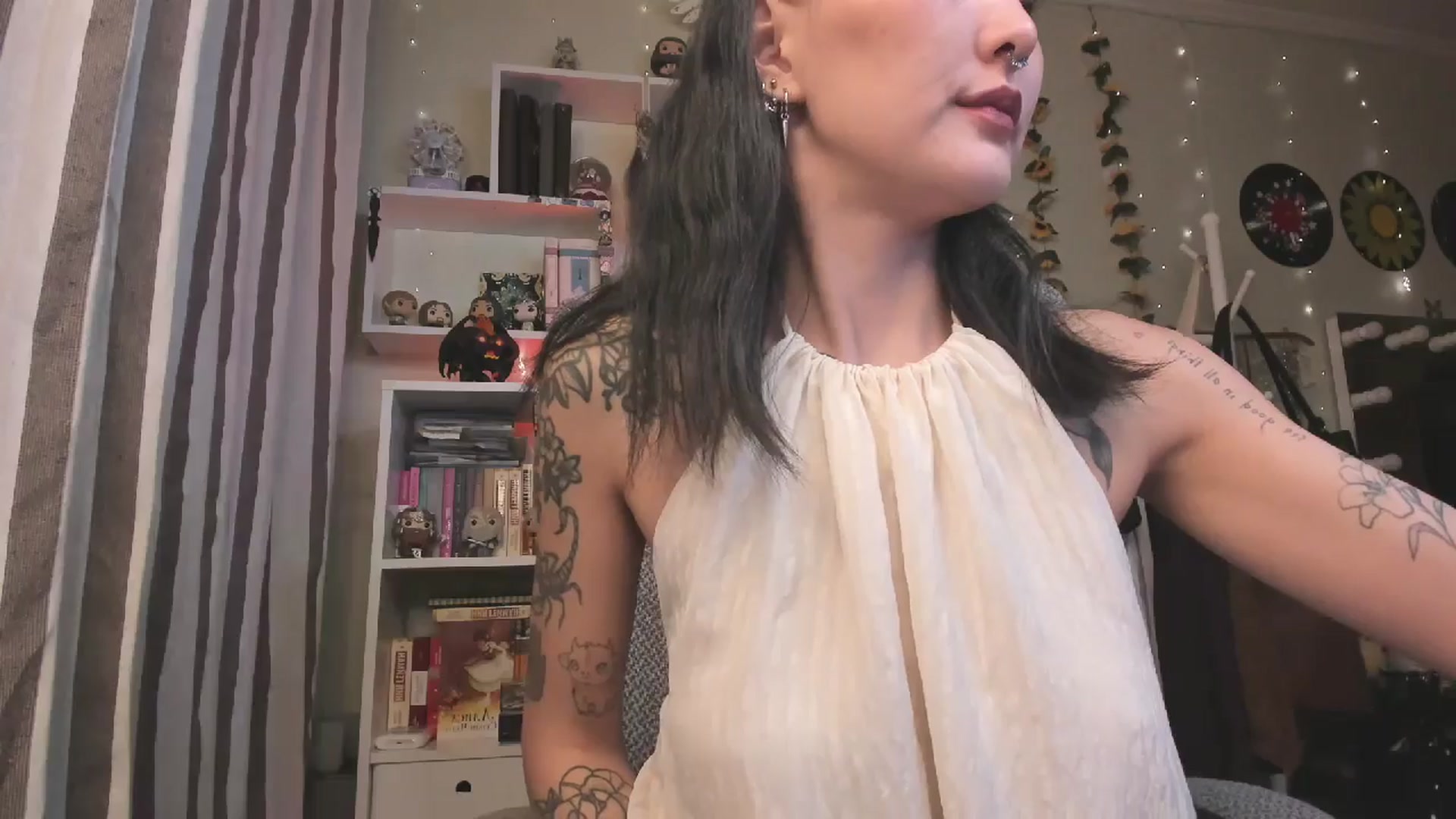 Gallery image thumbnail from KellyAsian's myfreecams stream on, 11/21/2025, 15:07 image 4 of 20