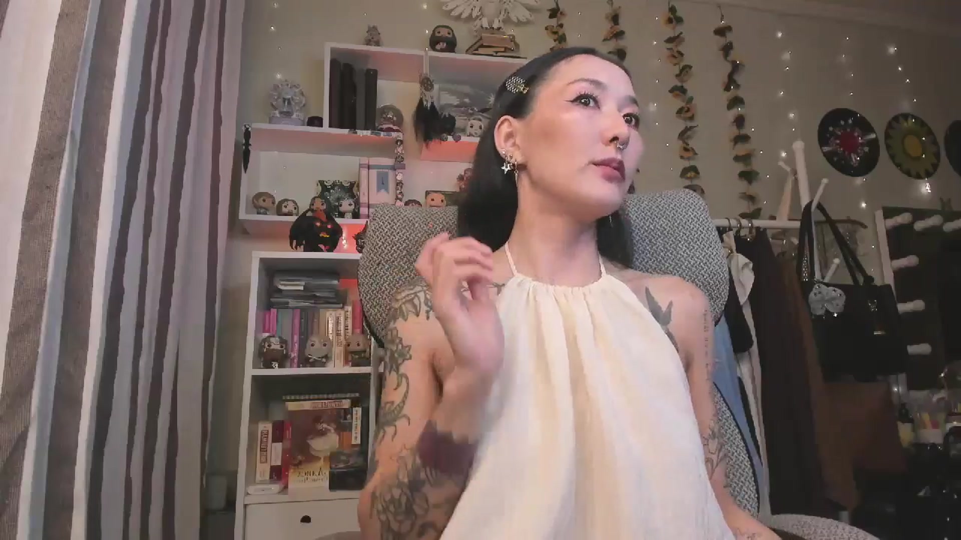 Gallery image thumbnail from KellyAsian's myfreecams stream on, 11/21/2025, 15:07 image 5 of 20