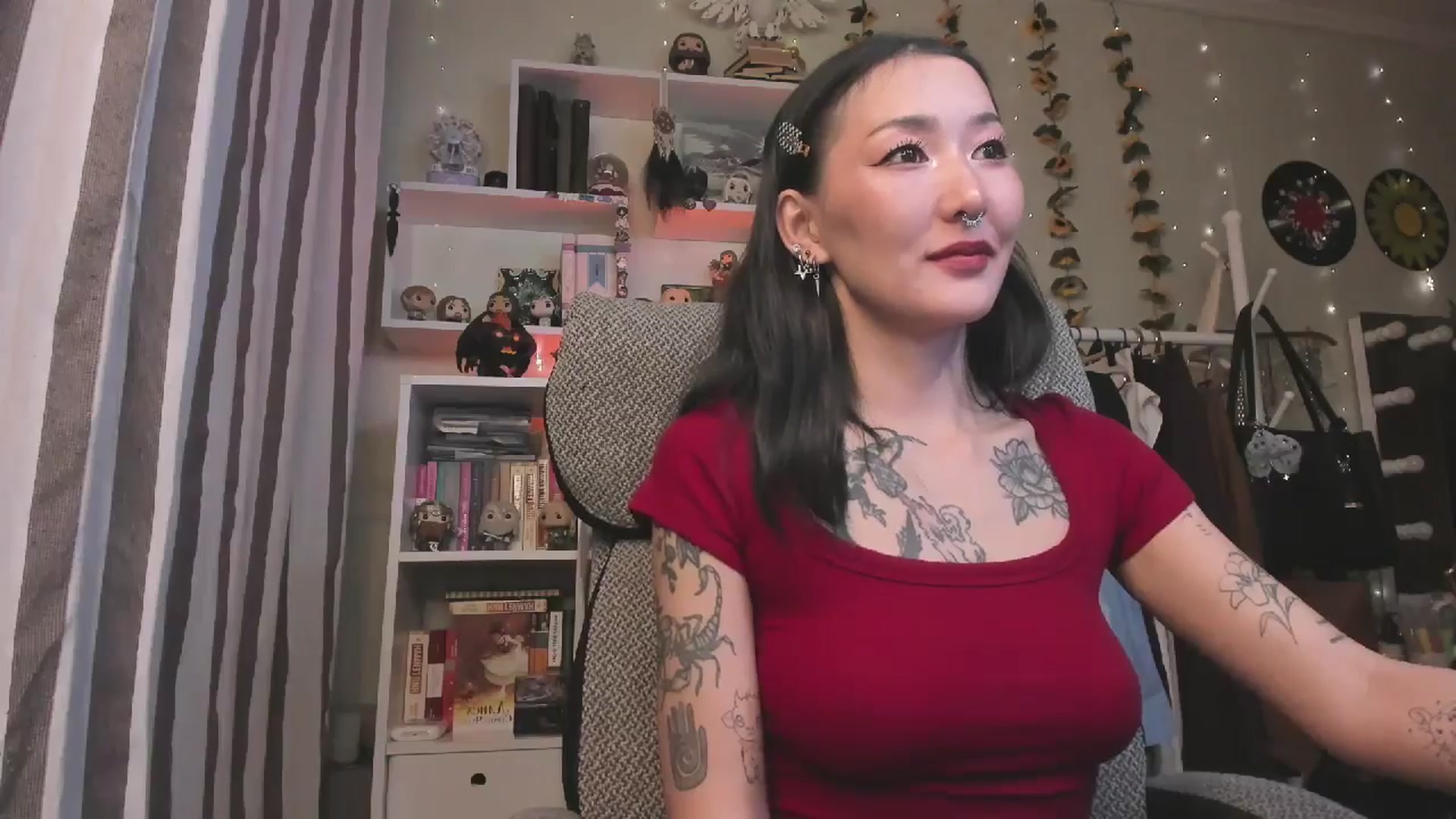 Gallery image thumbnail from KellyAsian's myfreecams stream on, 11/21/2025, 15:07 image 9 of 20