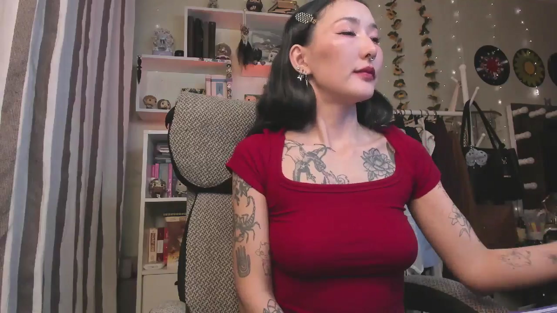 Gallery image thumbnail from KellyAsian's myfreecams stream on, 11/21/2025, 16:04 image 9 of 20