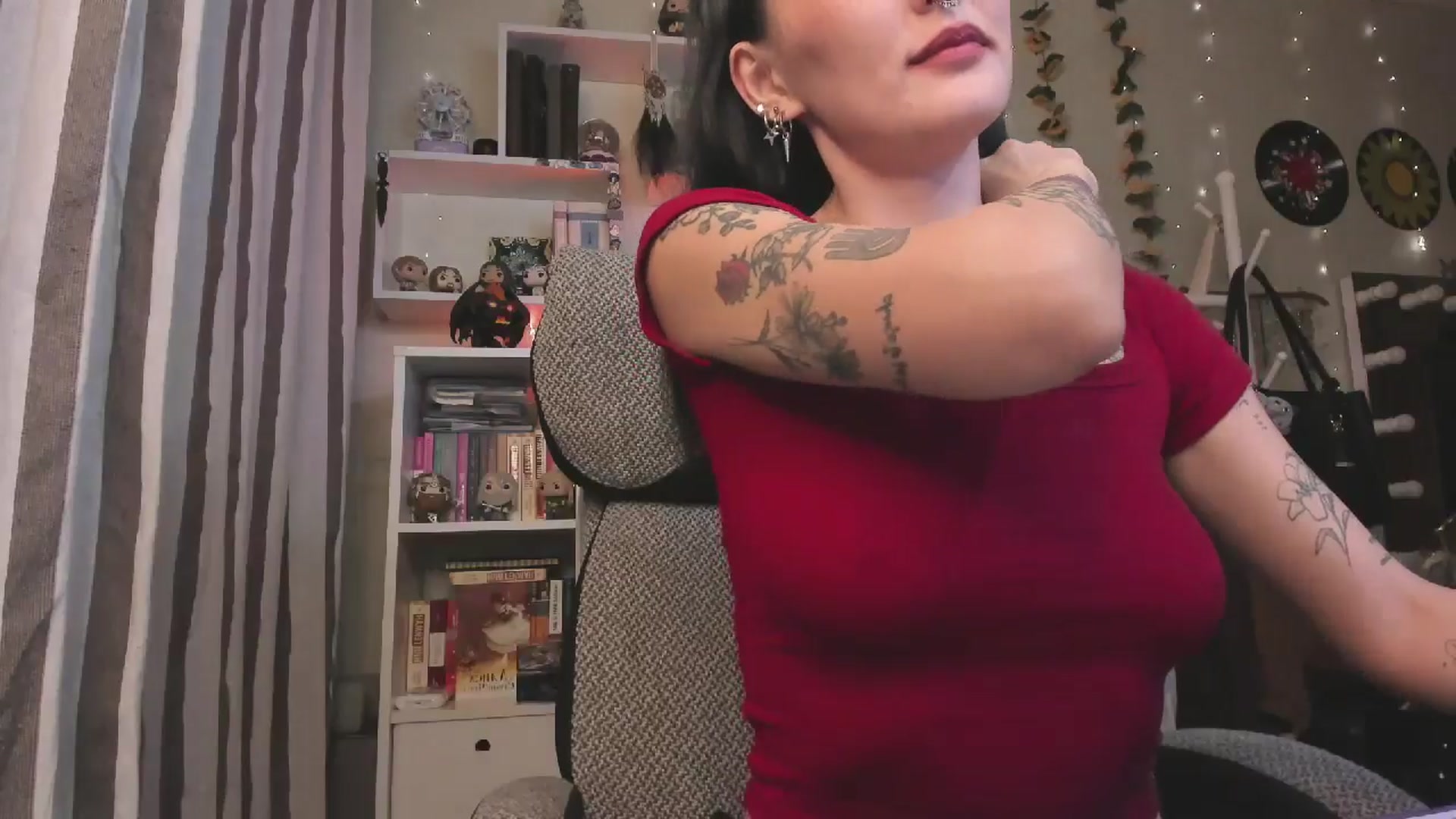 Gallery image thumbnail from KellyAsian's myfreecams stream on, 11/21/2025, 16:04 image 12 of 20