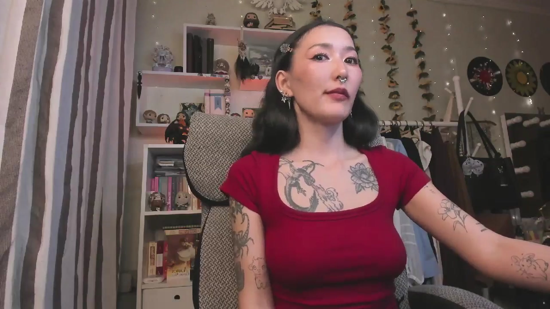 Gallery image thumbnail from KellyAsian's myfreecams stream on, 11/21/2025, 16:04 image 17 of 20