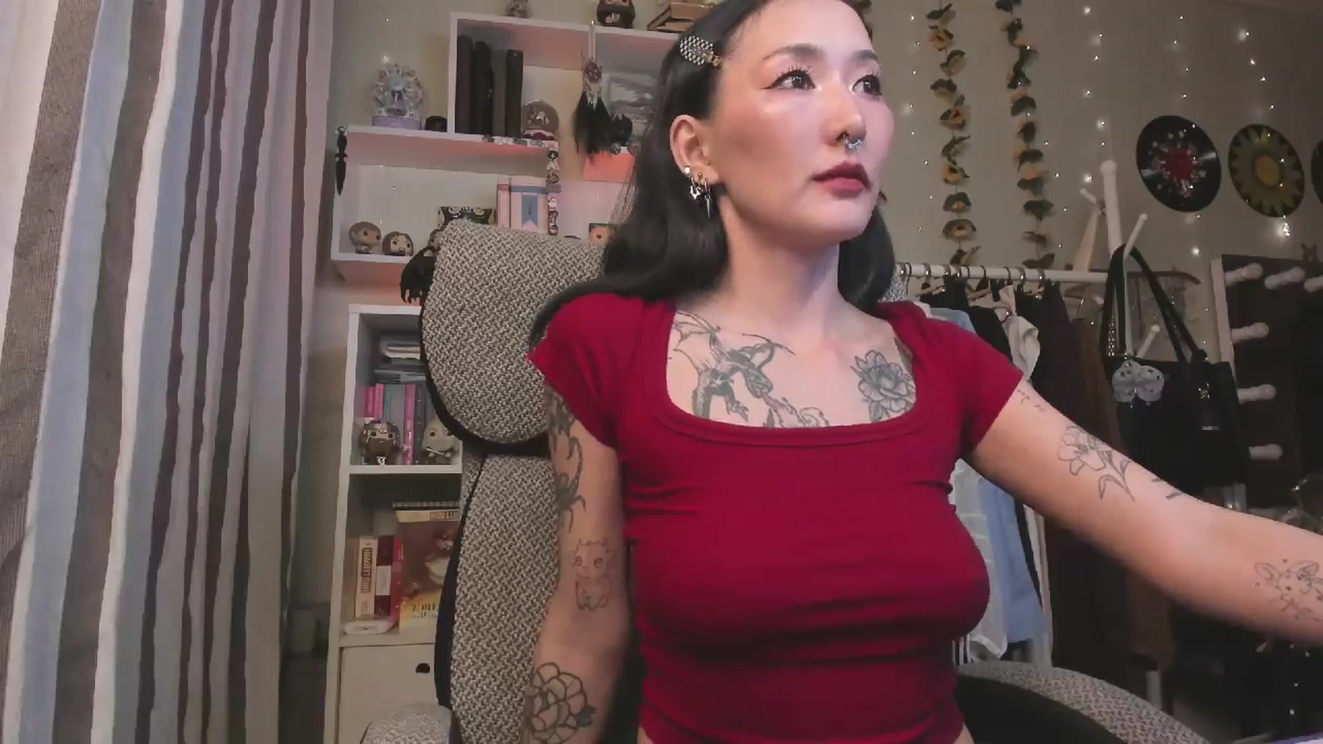 Gallery image thumbnail from KellyAsian's myfreecams stream on, 11/21/2025, 16:04 image 3 of 20