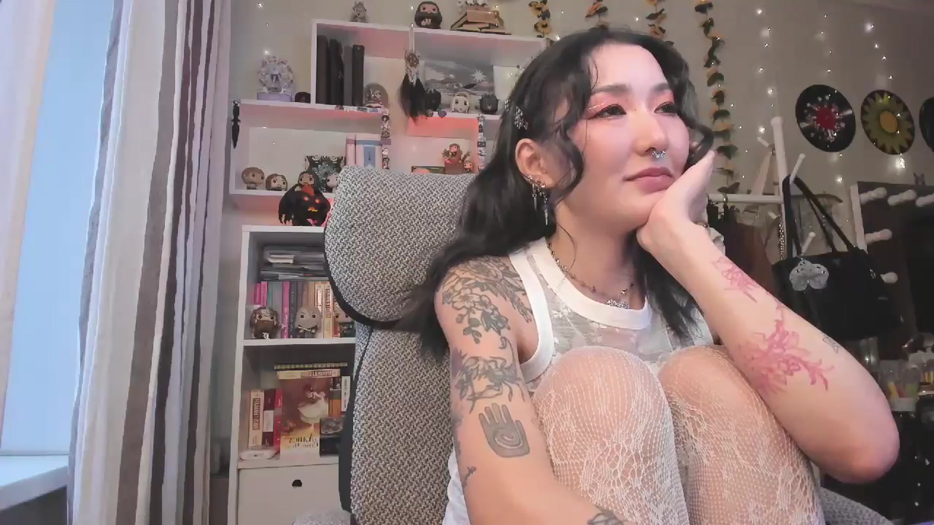 Gallery image thumbnail from KellyAsian's myfreecams stream on, 11/24/2025, 08:51 image 16 of 20