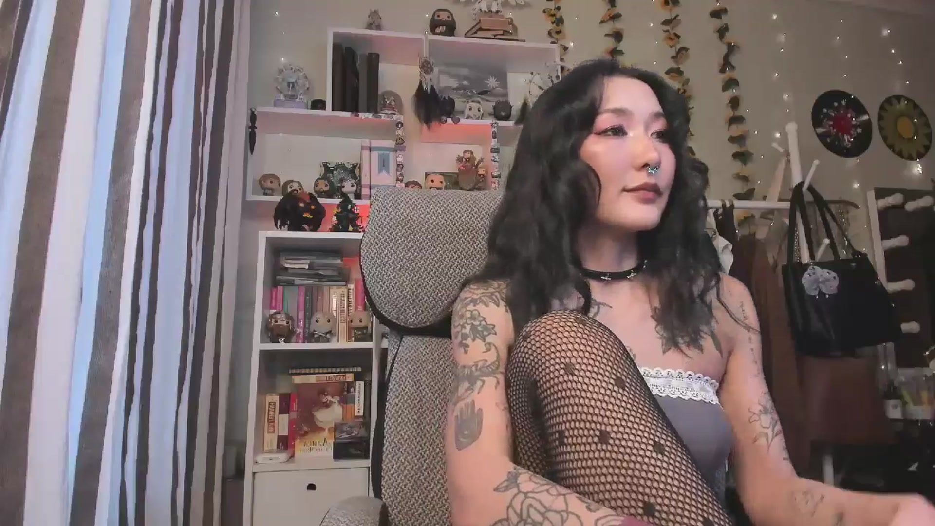 Gallery image thumbnail from KellyAsian's myfreecams stream on, 11/26/2025, 09:04 image 6 of 20