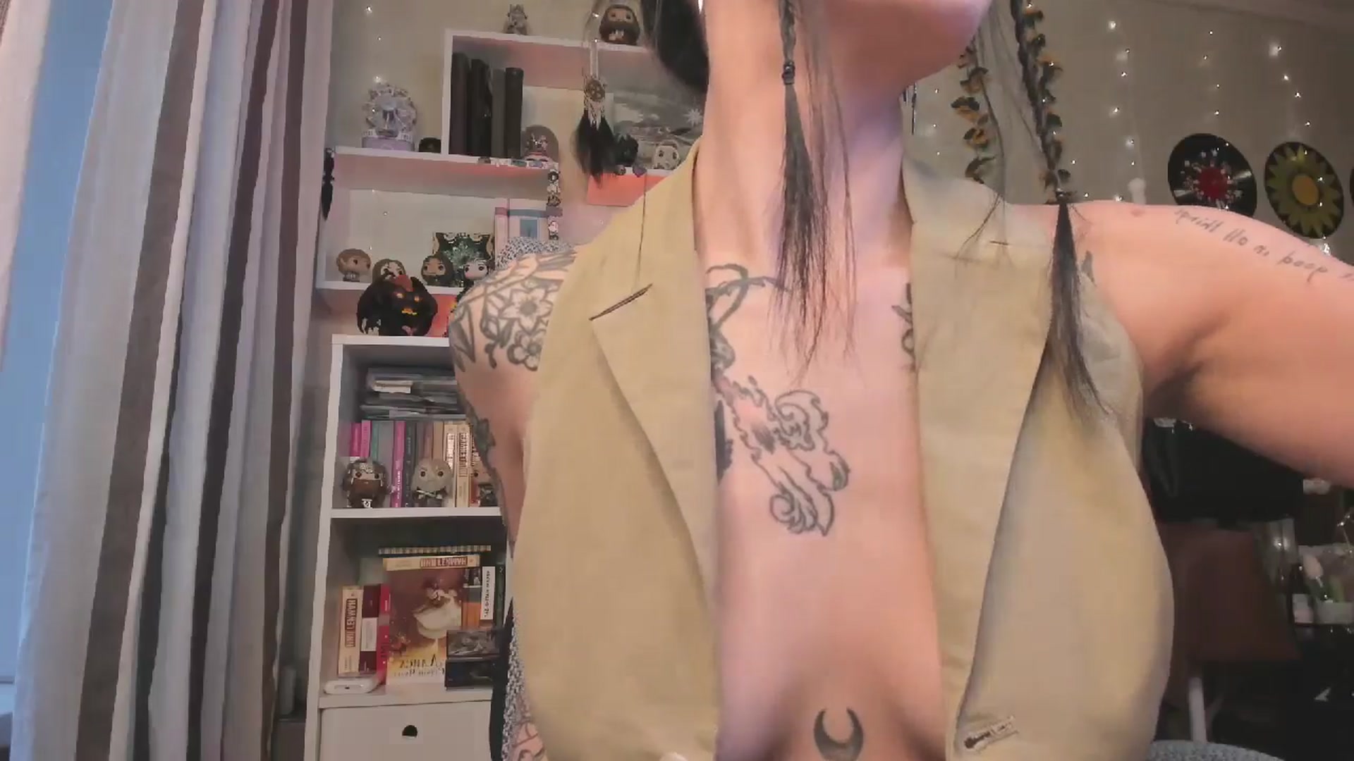 Gallery image thumbnail from KellyAsian's myfreecams stream on, 11/27/2025, 08:37 image 5 of 20