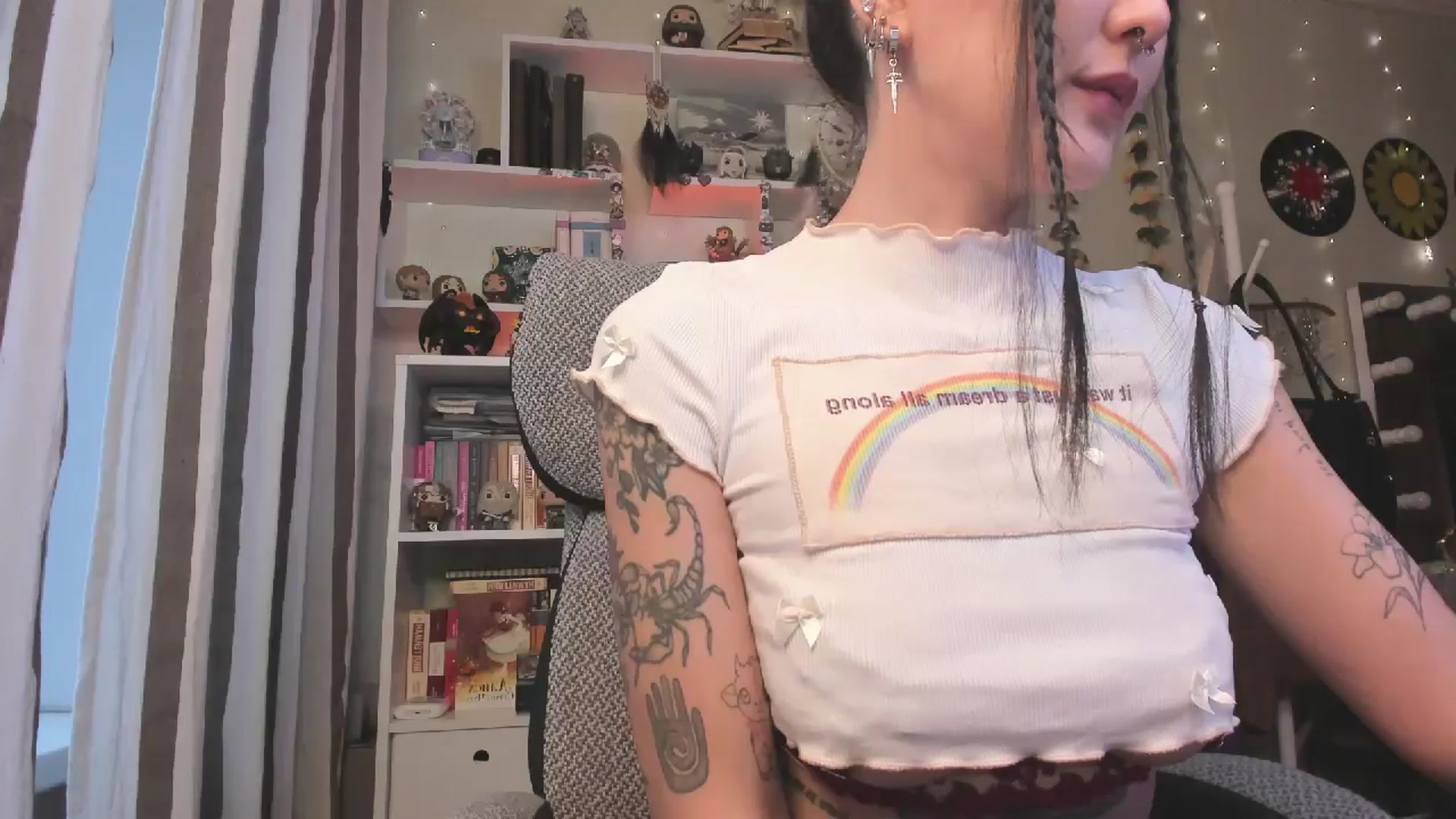 Gallery image thumbnail from KellyAsian's myfreecams stream on, 11/27/2025, 10:03 image 4 of 20