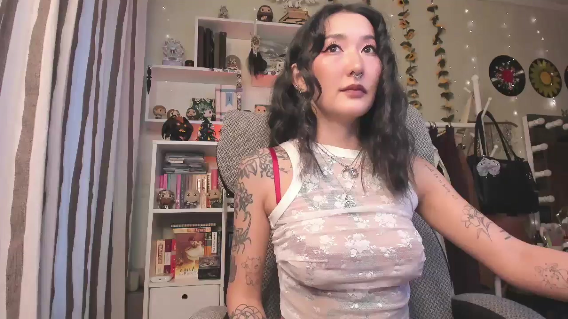 Gallery image thumbnail from KellyAsian's myfreecams stream on, 11/28/2025, 09:31 image 5 of 20