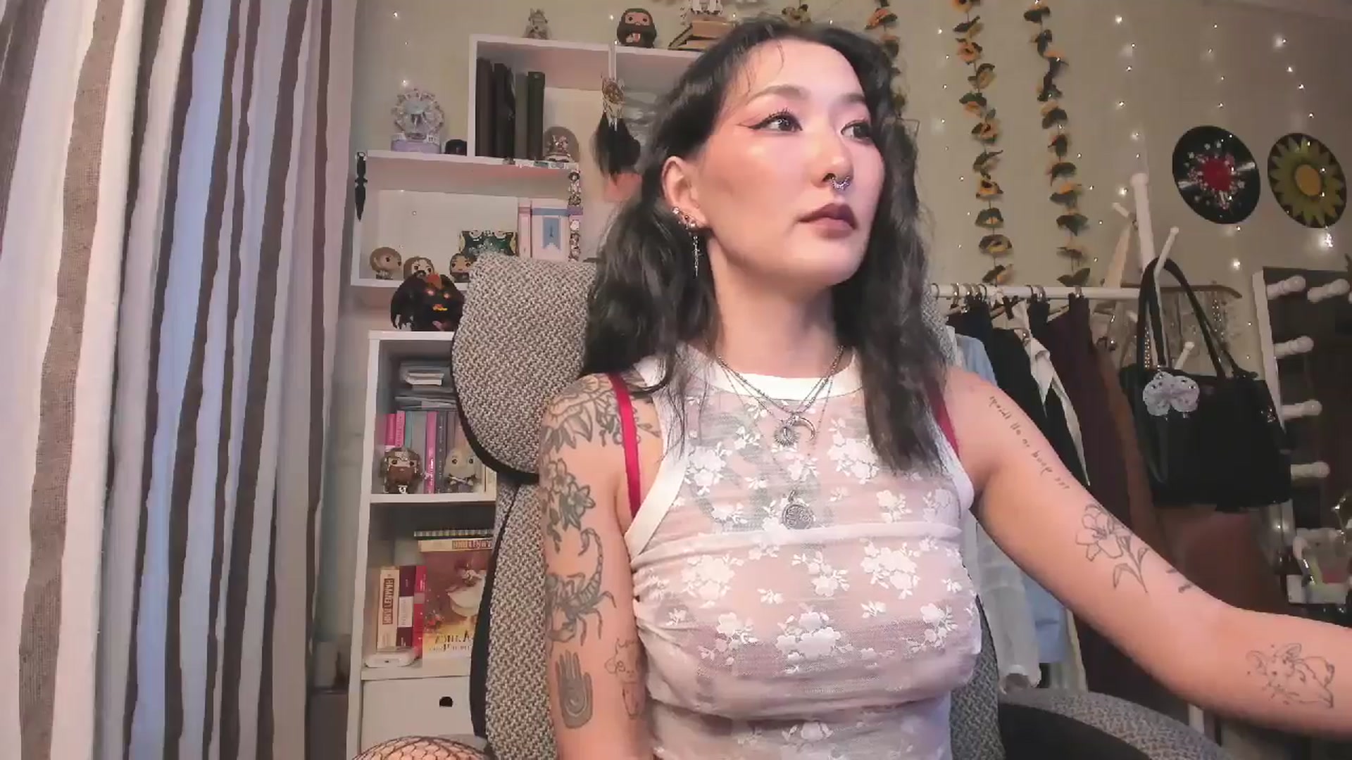 Gallery image thumbnail from KellyAsian's myfreecams stream on, 11/28/2025, 09:31 image 3 of 20
