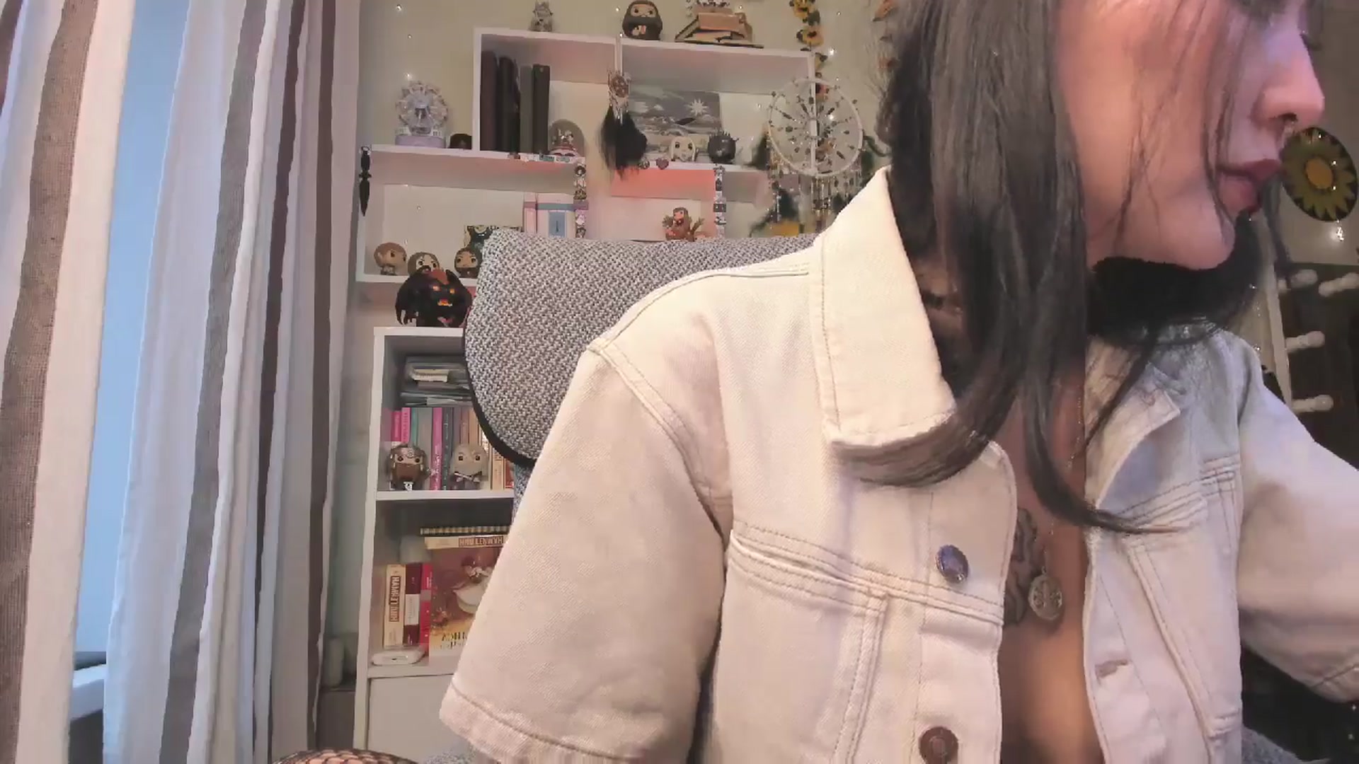 Gallery image thumbnail from KellyAsian's myfreecams stream on, 11/30/2025, 09:07 image 11 of 20