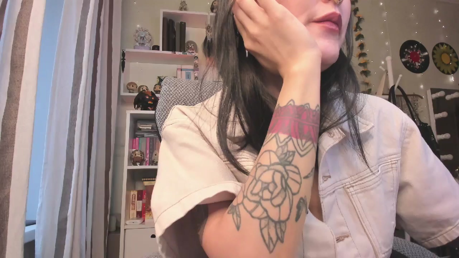 Gallery image thumbnail from KellyAsian's myfreecams stream on, 11/30/2025, 09:07 image 18 of 20