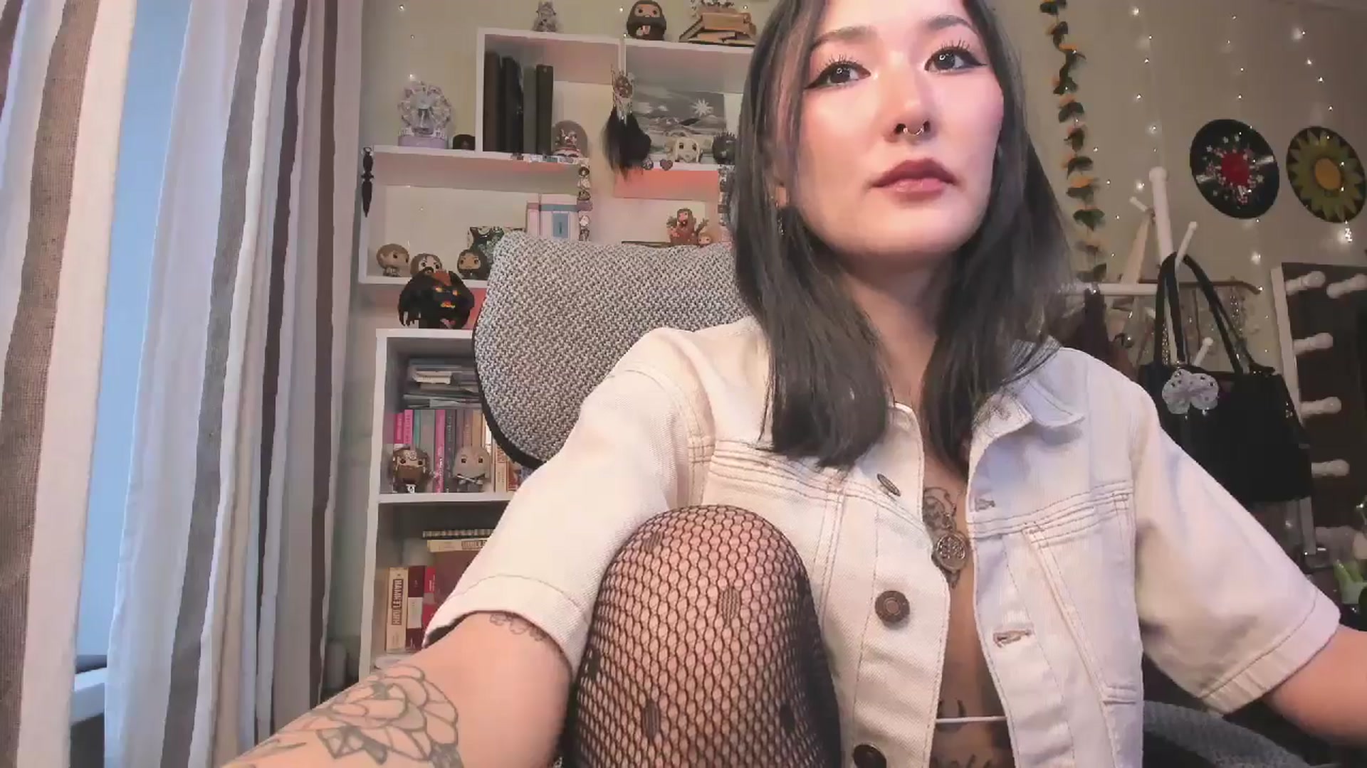 Gallery image thumbnail from KellyAsian's myfreecams stream on, 11/30/2025, 09:07 image 15 of 20