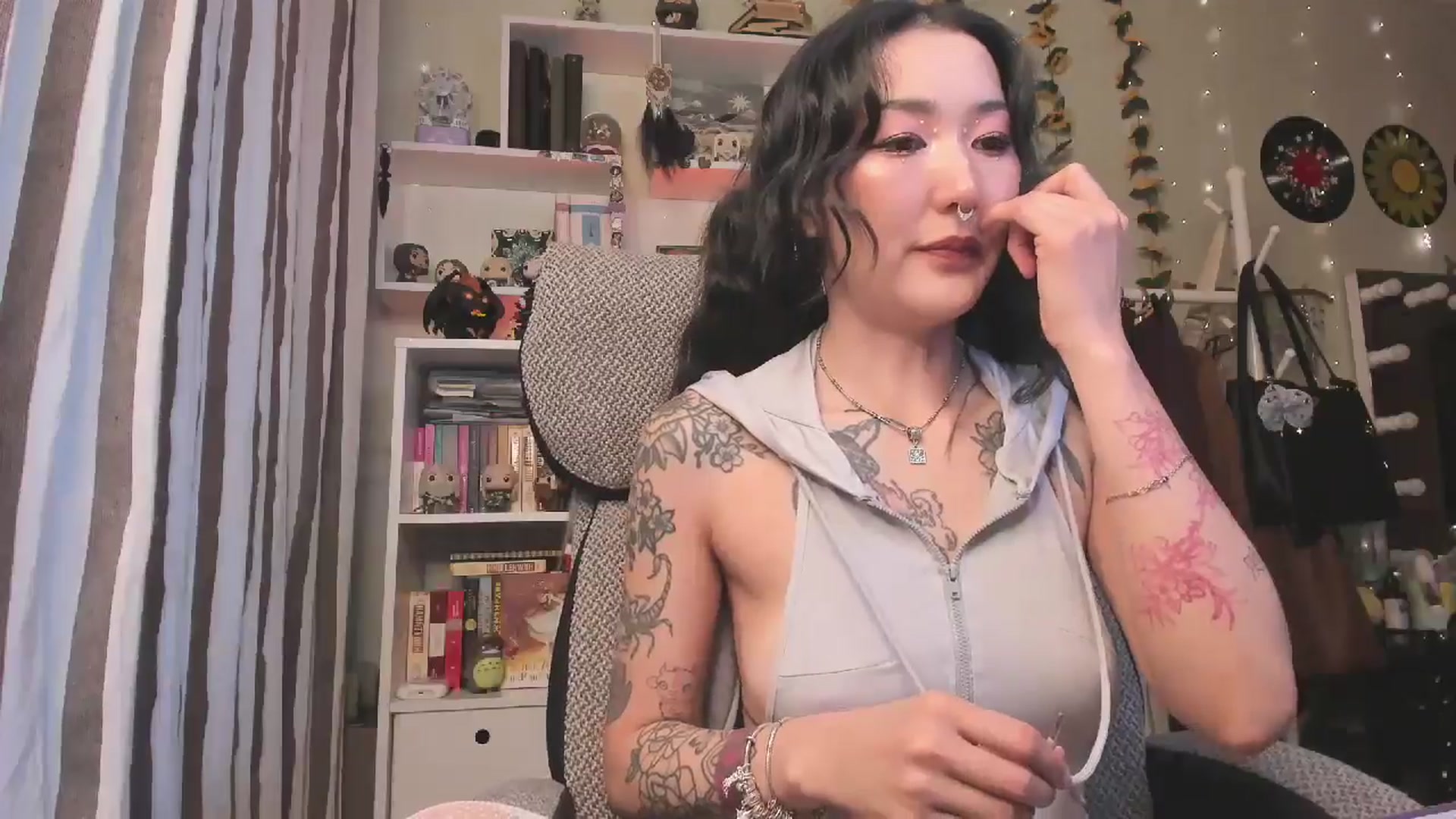 Gallery image thumbnail from KellyAsian's myfreecams stream on, 12/02/2025, 08:16 image 9 of 20