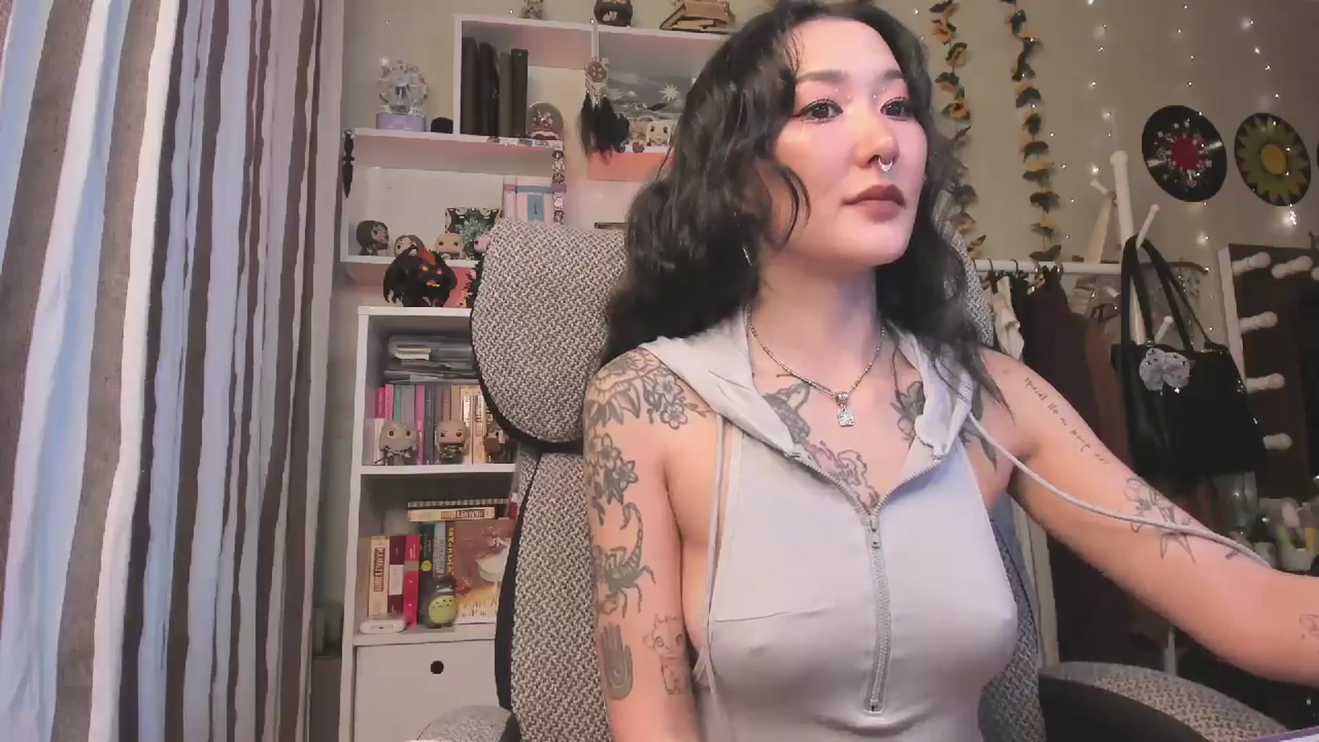 Gallery image thumbnail from KellyAsian's myfreecams stream on, 12/02/2025, 08:16 image 10 of 20