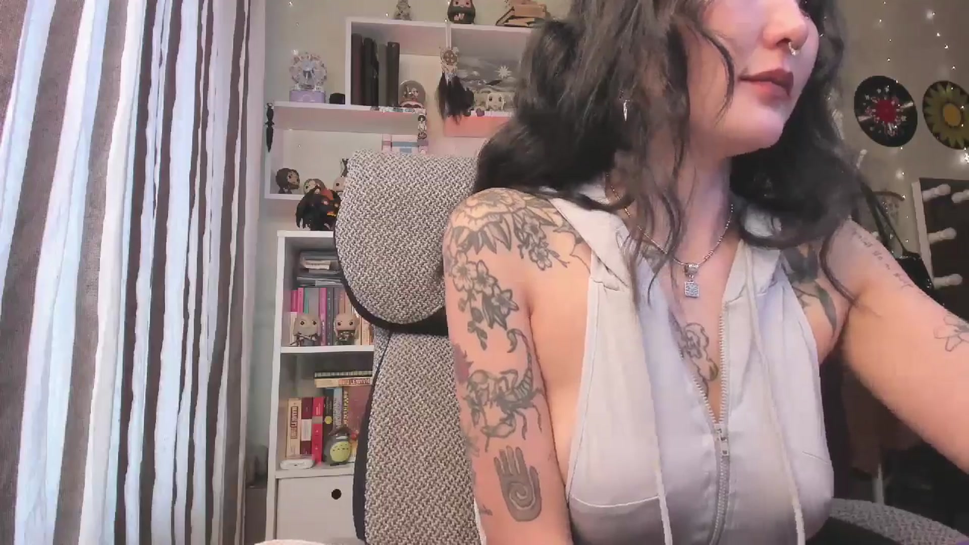 Gallery image thumbnail from KellyAsian's myfreecams stream on, 12/02/2025, 08:50 image 18 of 20