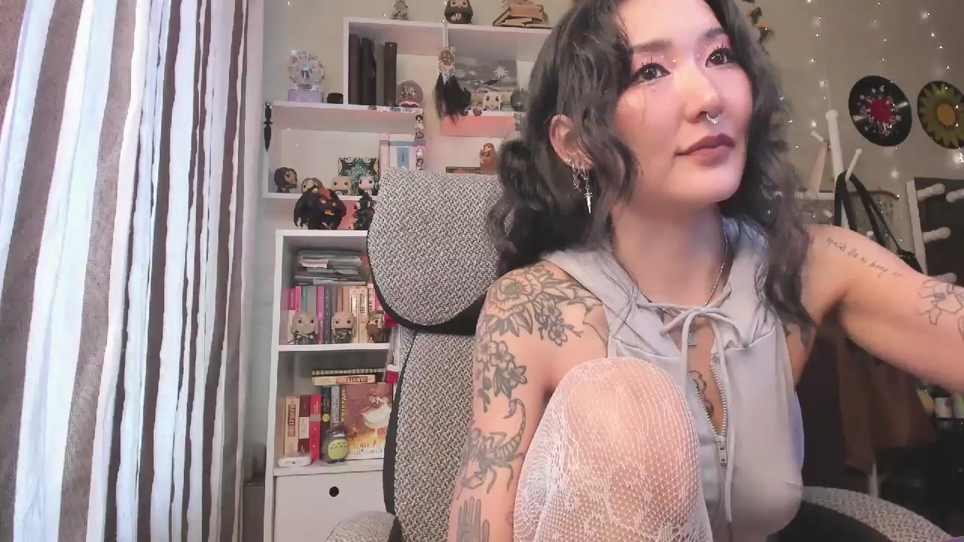 Gallery image thumbnail from KellyAsian's myfreecams stream on, 12/02/2025, 08:50 image 3 of 20