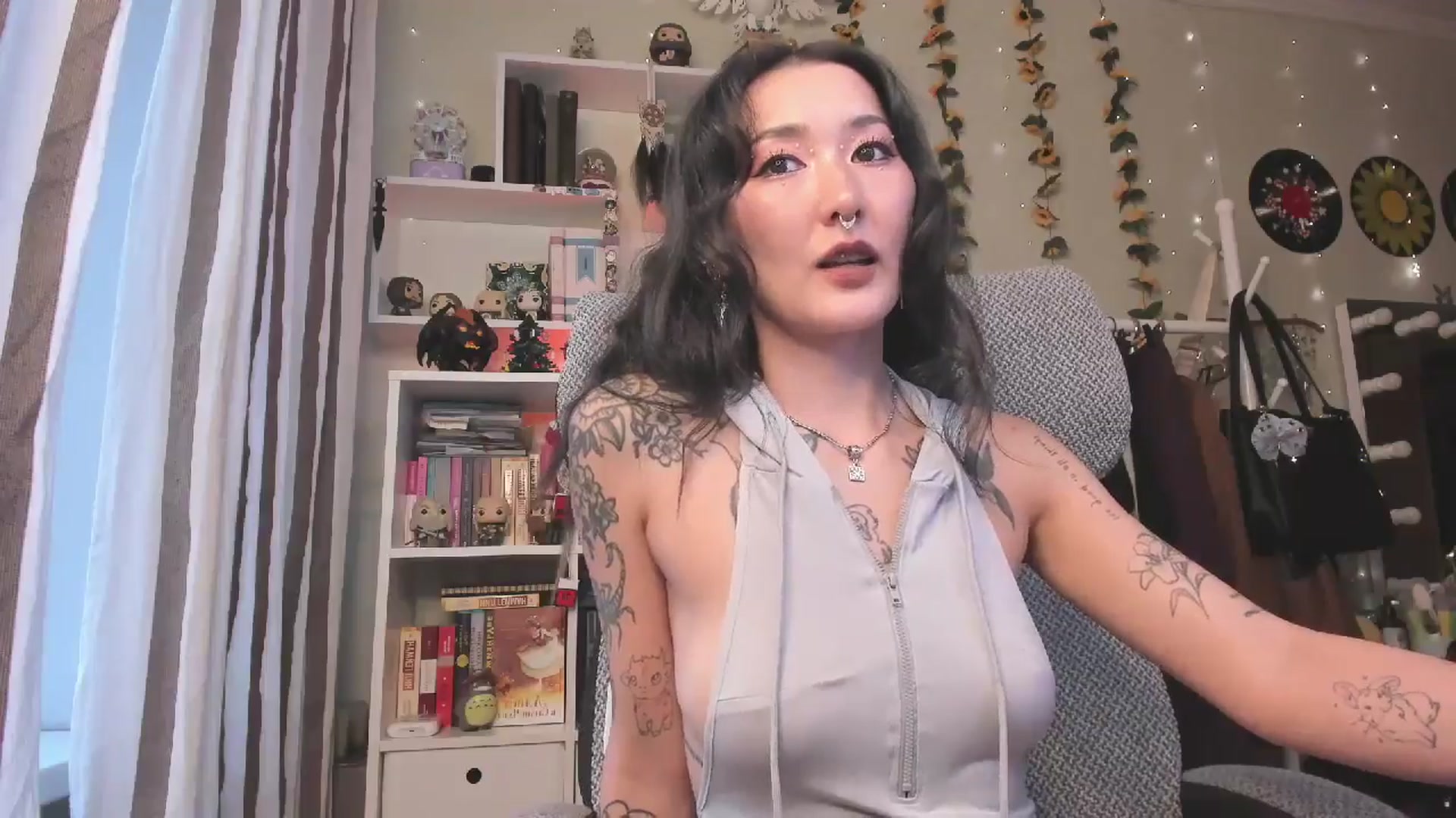 Gallery image thumbnail from KellyAsian's myfreecams stream on, 12/02/2025, 09:37 image 18 of 20