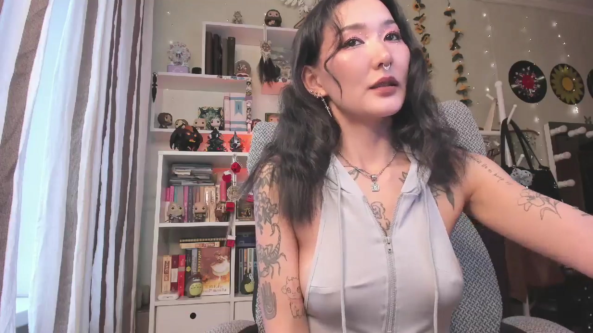 Gallery image thumbnail from KellyAsian's myfreecams stream on, 12/02/2025, 09:37 image 15 of 20