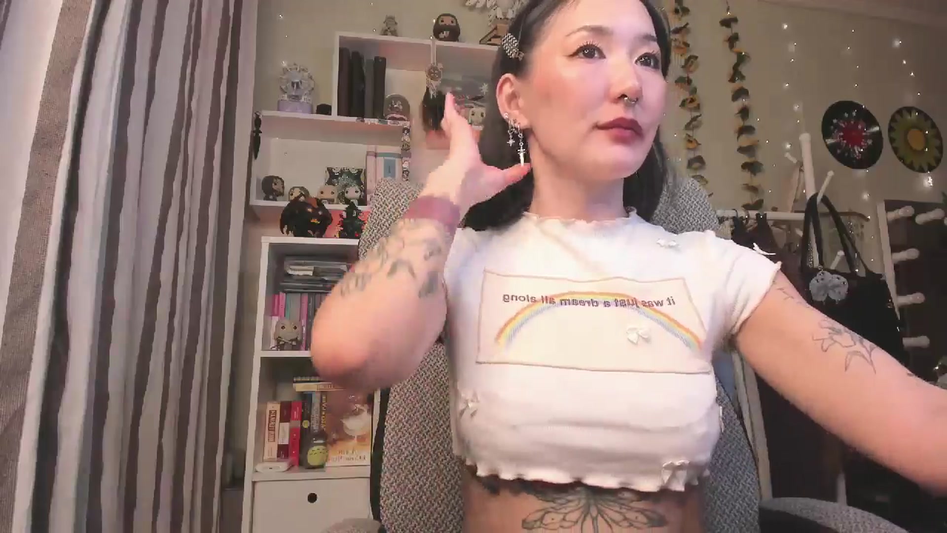 Gallery image thumbnail from KellyAsian's myfreecams stream on, 12/04/2025, 16:38 image 15 of 20