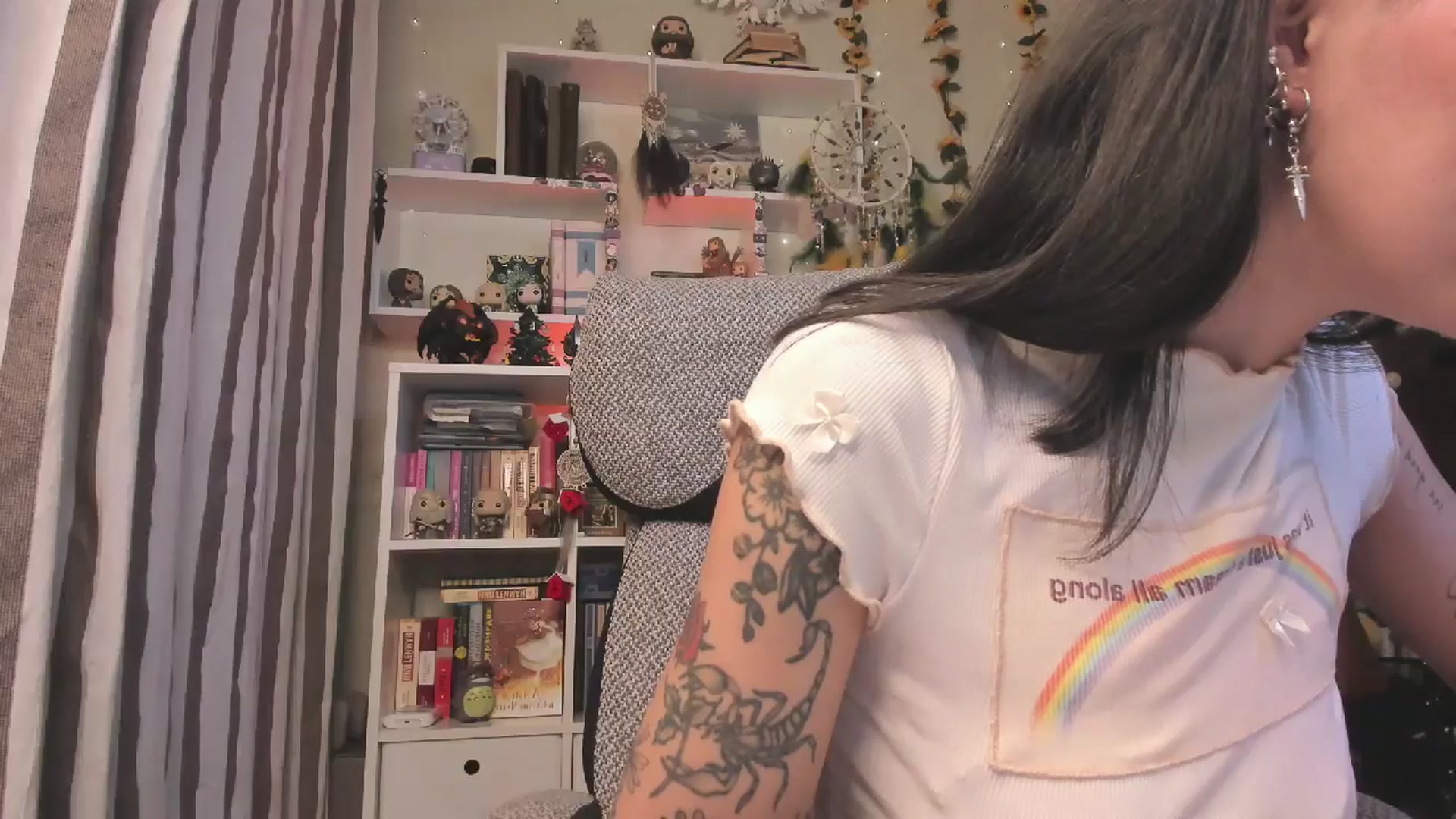 Gallery image thumbnail from KellyAsian's myfreecams stream on, 12/04/2025, 16:38 image 19 of 20