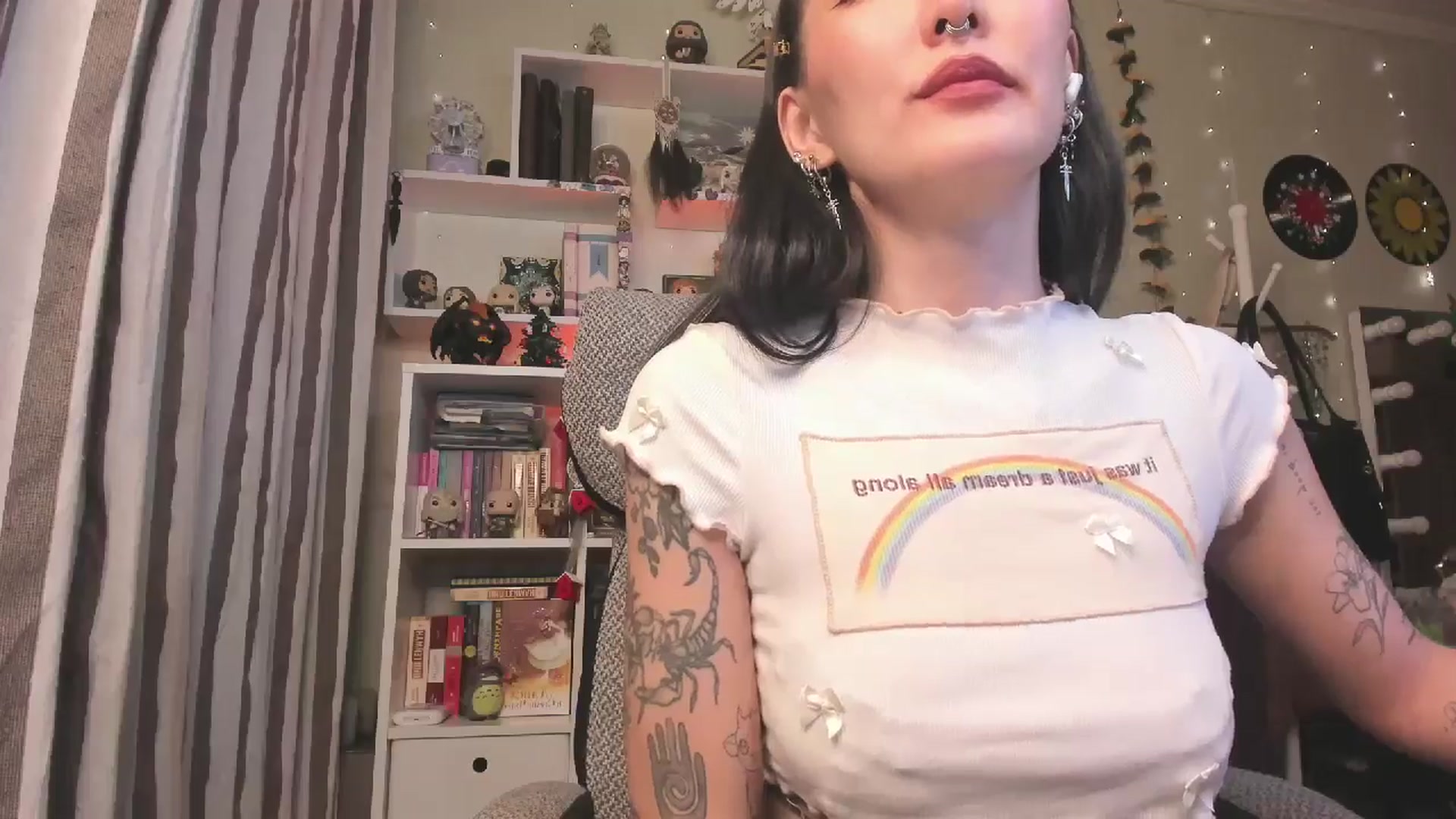 Gallery image thumbnail from KellyAsian's myfreecams stream on, 12/04/2025, 16:38 image 14 of 20
