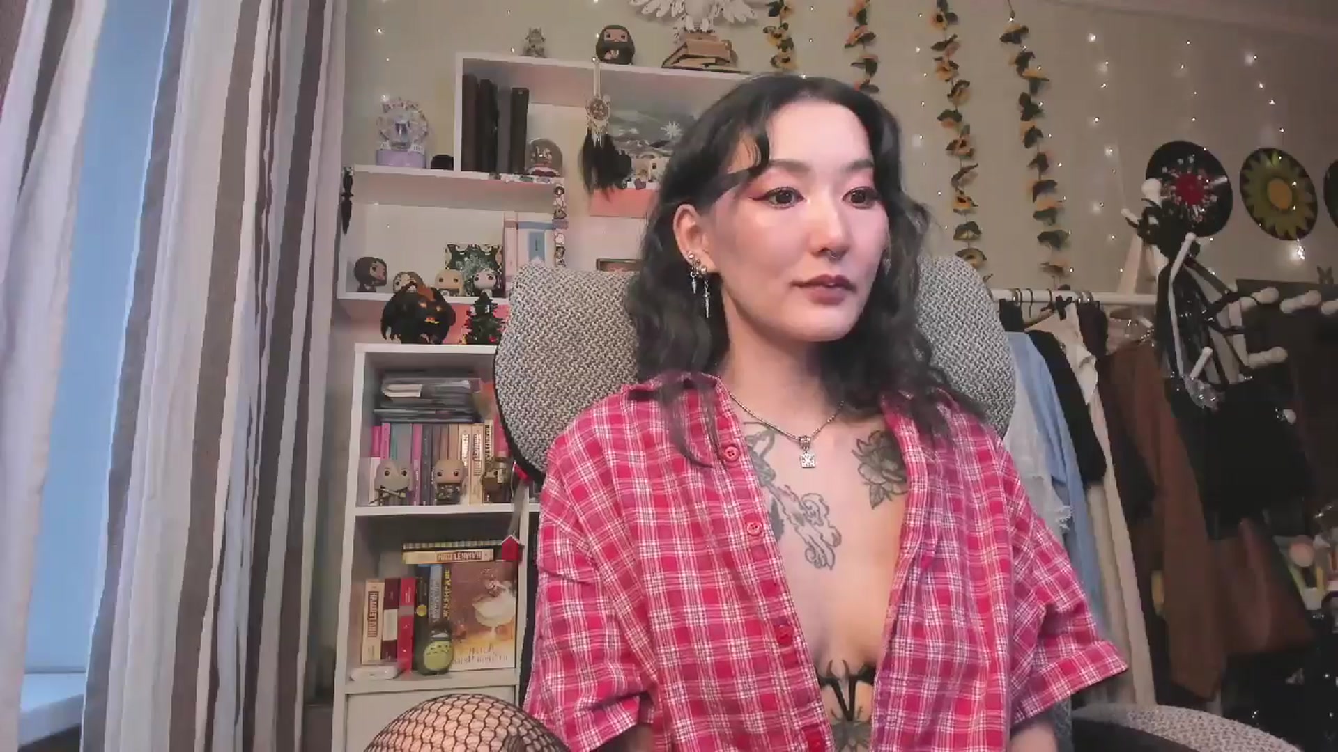 Gallery image thumbnail from KellyAsian's myfreecams stream on, 12/08/2025, 08:28 image 15 of 20