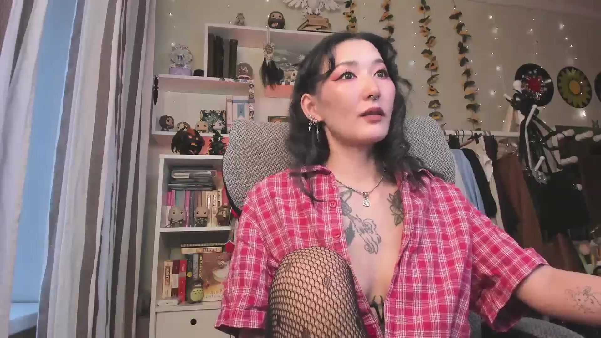 Gallery image thumbnail from KellyAsian's myfreecams stream on, 12/08/2025, 08:28 image 13 of 20