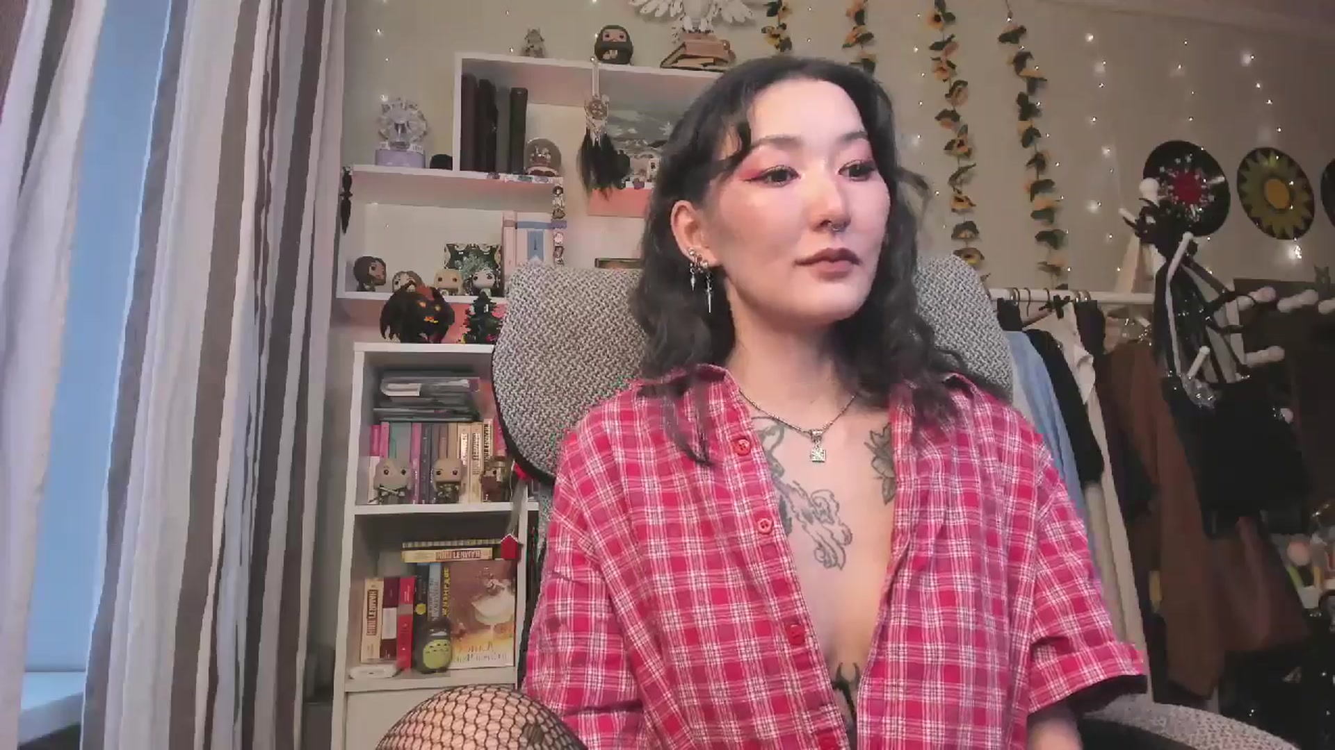 Gallery image thumbnail from KellyAsian's myfreecams stream on, 12/08/2025, 08:28 image 14 of 20