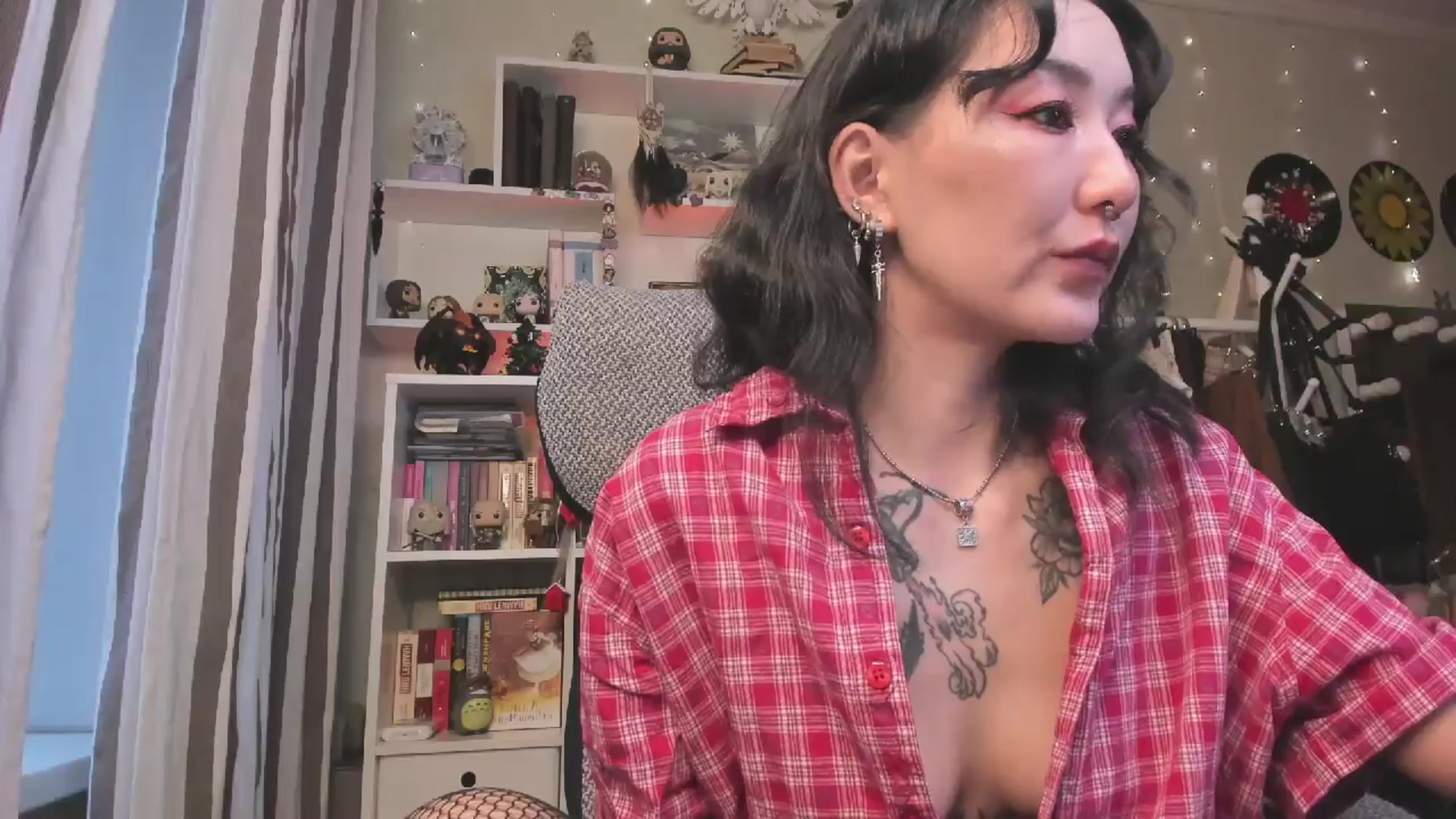 Gallery image thumbnail from KellyAsian's myfreecams stream on, 12/08/2025, 08:28 image 16 of 20