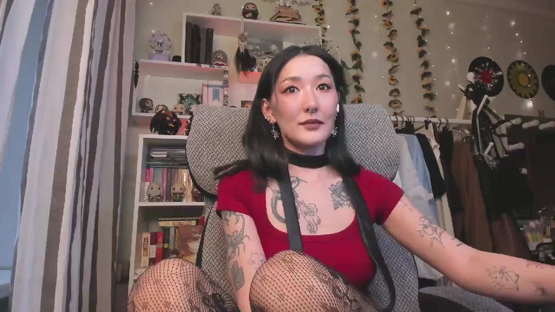 Gallery image thumbnail from KellyAsian's myfreecams stream on, 12/09/2025, 09:12 image 10 of 20