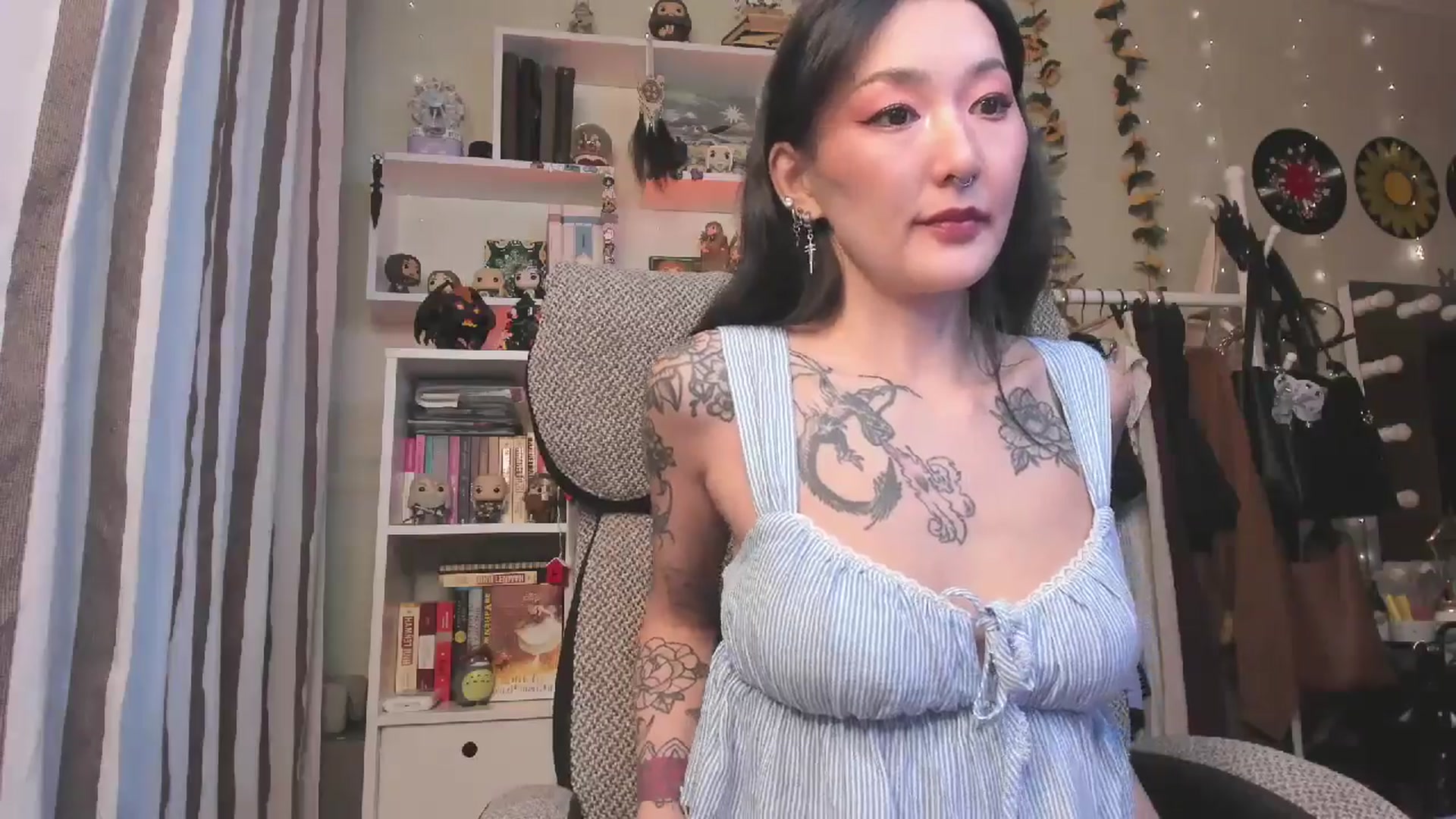 Gallery image thumbnail from KellyAsian's myfreecams stream on, 12/11/2025, 09:19 image 11 of 20