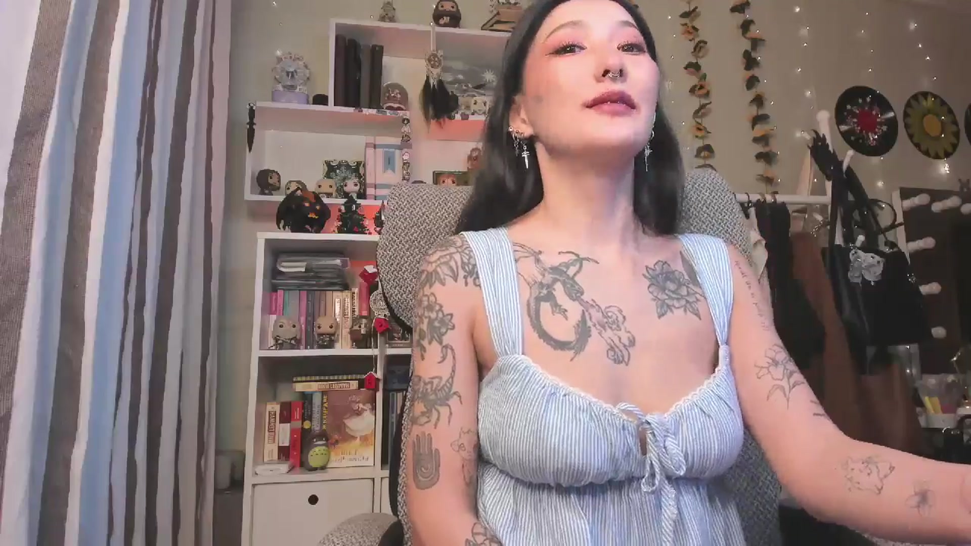 Gallery image thumbnail from KellyAsian's myfreecams stream on, 12/11/2025, 09:19 image 5 of 20