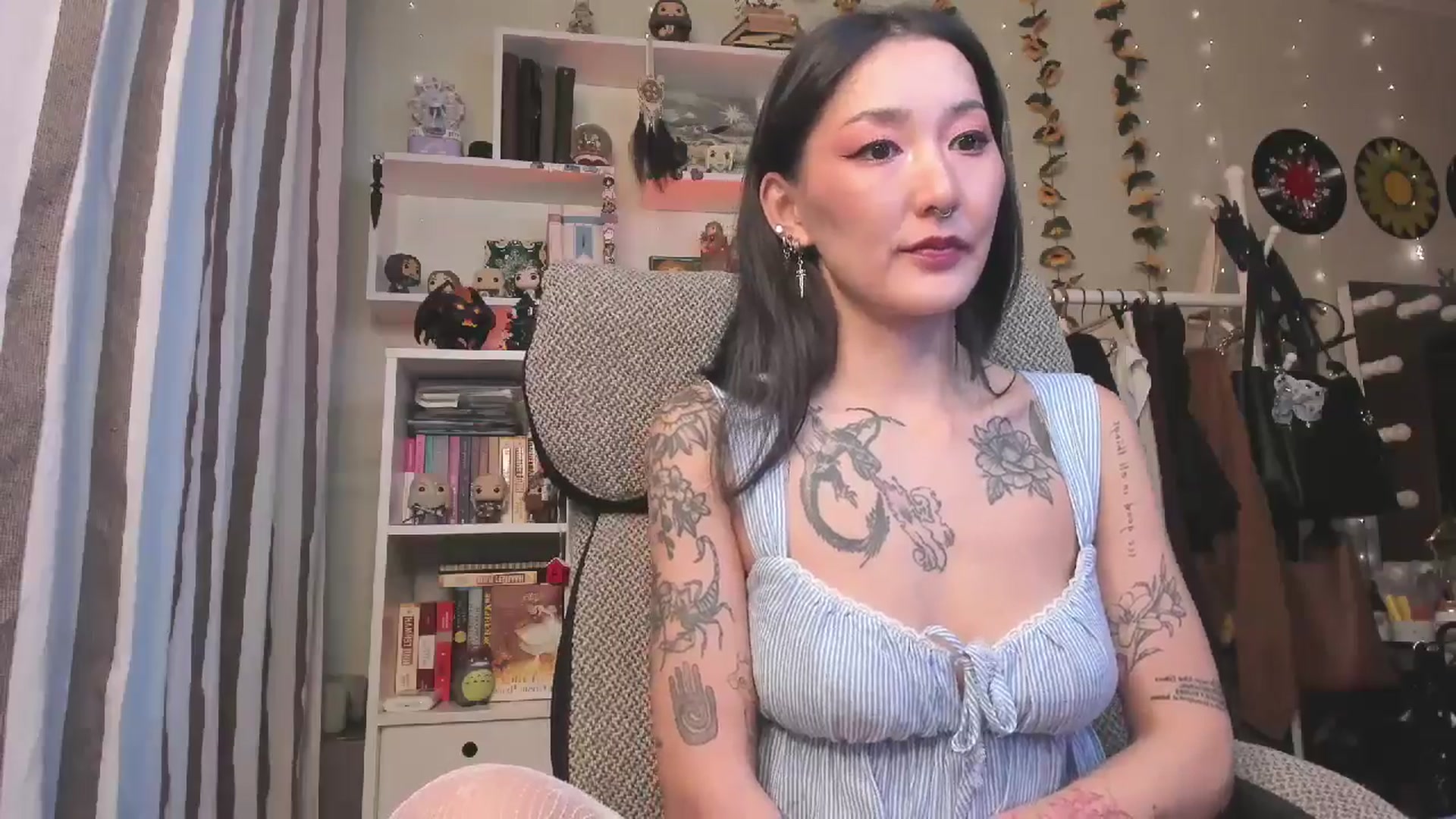 Gallery image thumbnail from KellyAsian's myfreecams stream on, 12/11/2025, 09:19 image 7 of 20