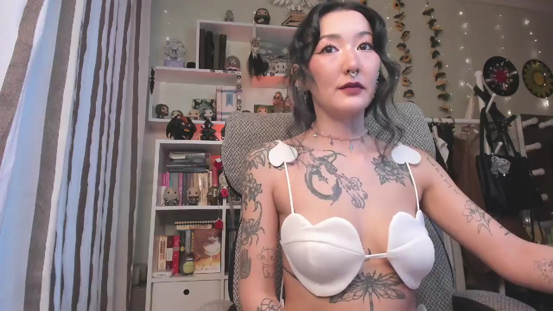 Gallery image thumbnail from KellyAsian's myfreecams stream on, 12/15/2025, 08:26 image 2 of 20