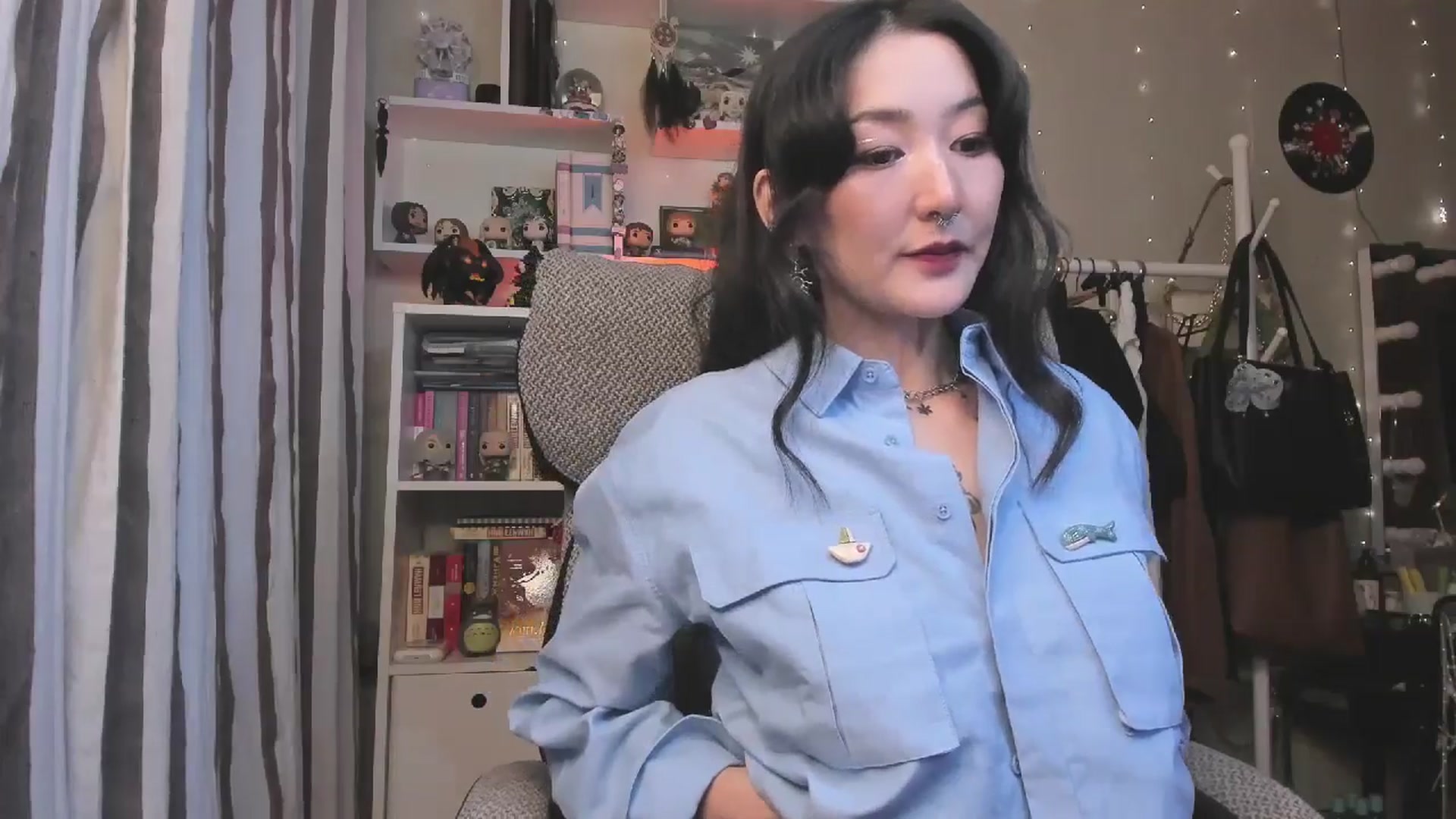Gallery image thumbnail from KellyAsian's myfreecams stream on, 12/19/2025, 07:19 image 15 of 20