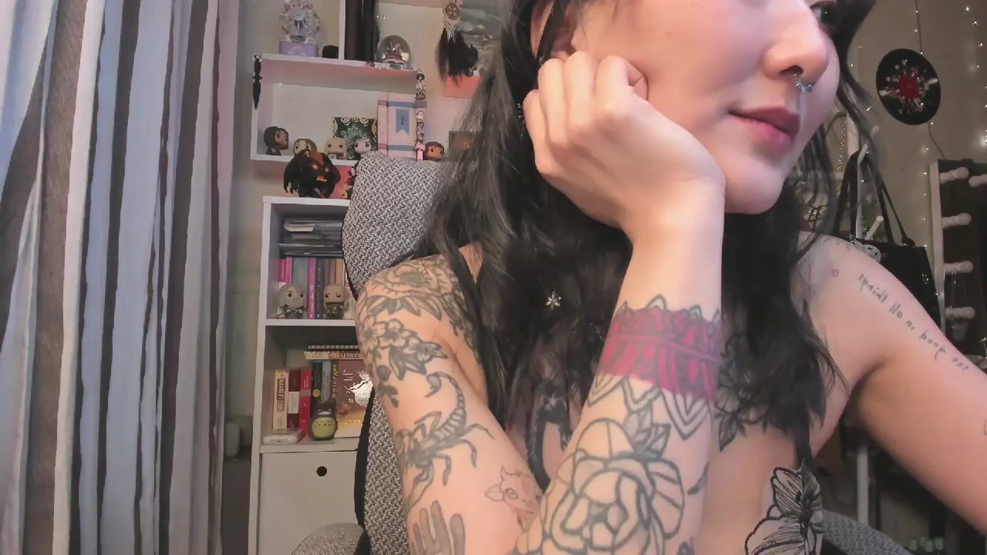 Gallery image thumbnail from KellyAsian's myfreecams stream on, 12/19/2025, 09:38 image 20 of 20