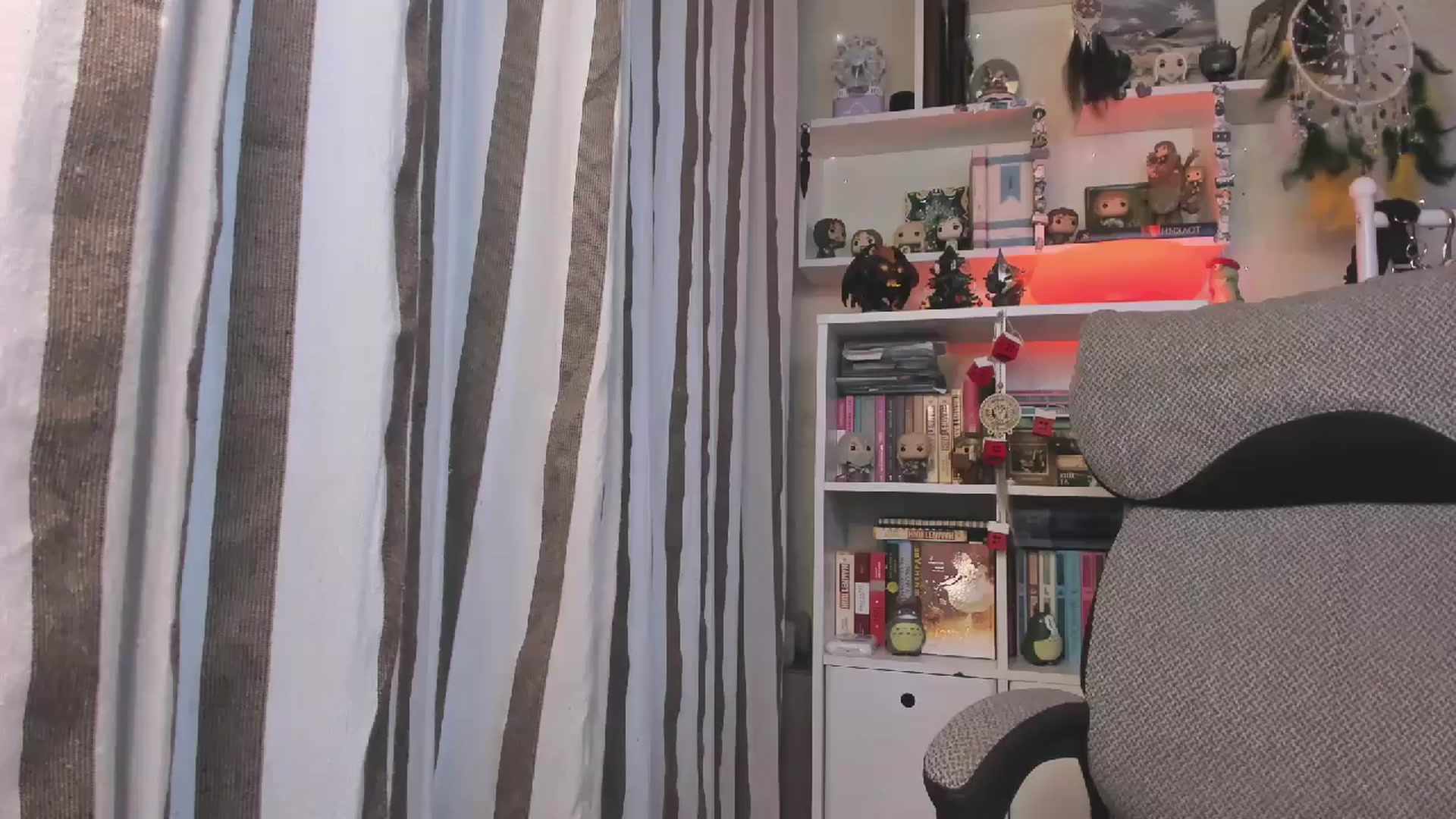 Gallery image thumbnail from KellyAsian's myfreecams stream on, 12/21/2025, 09:16 image 13 of 20