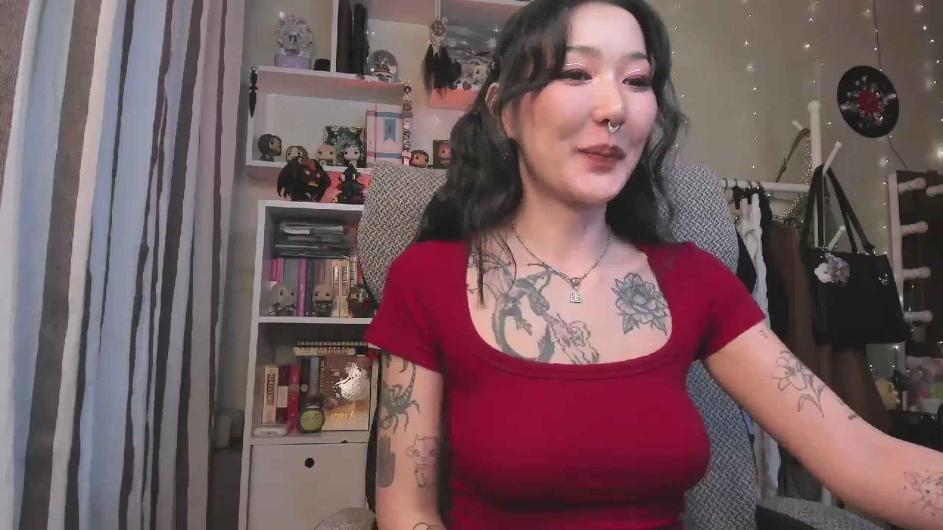 Gallery image thumbnail from KellyAsian's myfreecams stream on, 12/24/2025, 08:14 image 12 of 20