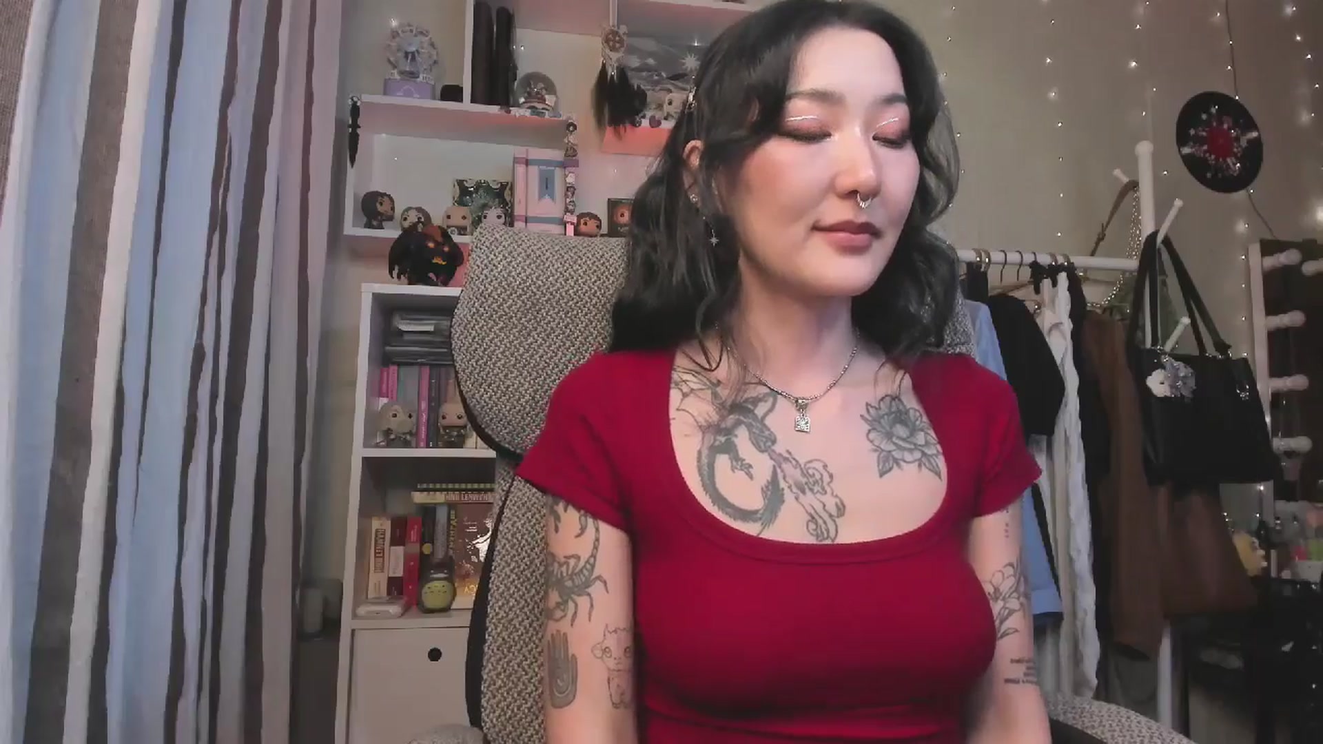 Gallery image thumbnail from KellyAsian's myfreecams stream on, 12/24/2025, 08:14 image 10 of 20