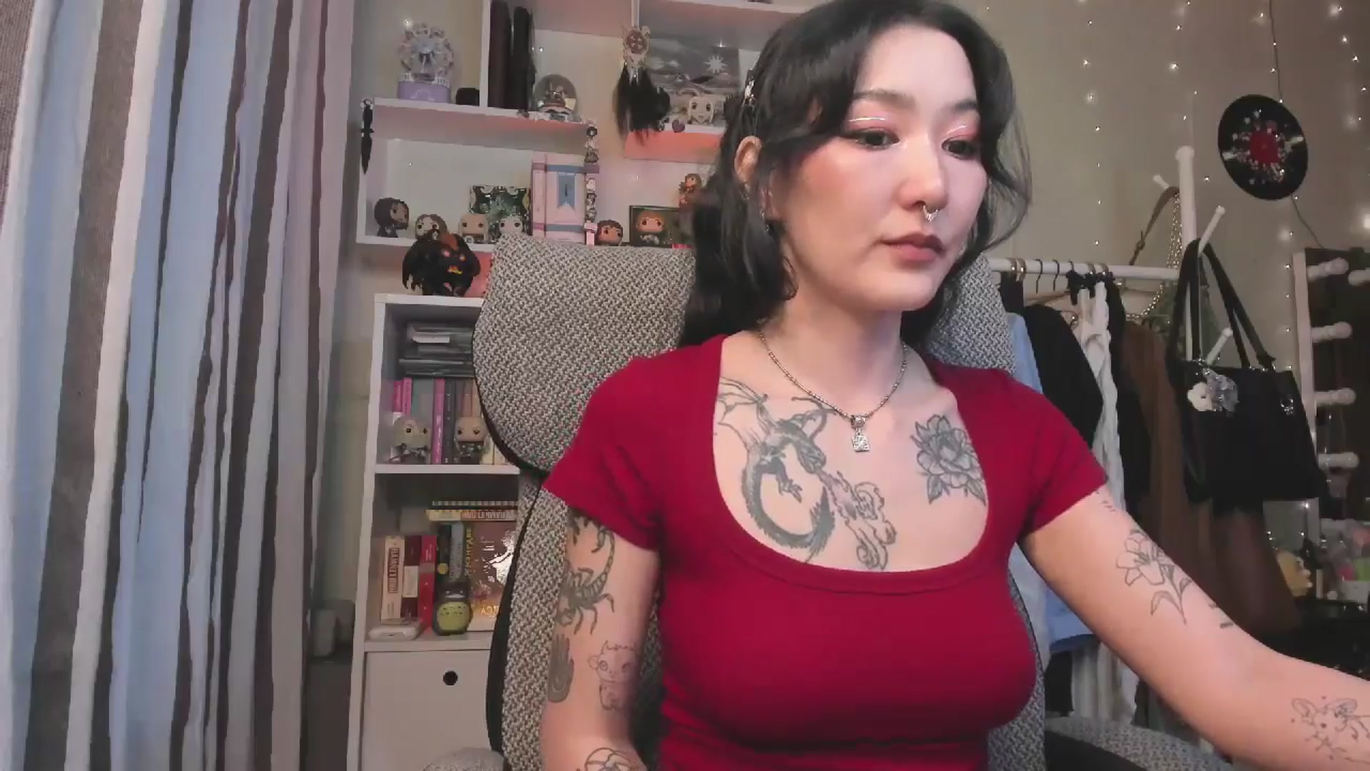Gallery image thumbnail from KellyAsian's myfreecams stream on, 12/24/2025, 08:14 image 8 of 20