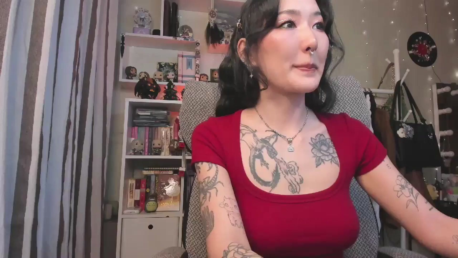 Gallery image thumbnail from KellyAsian's myfreecams stream on, 12/24/2025, 08:14 image 6 of 20