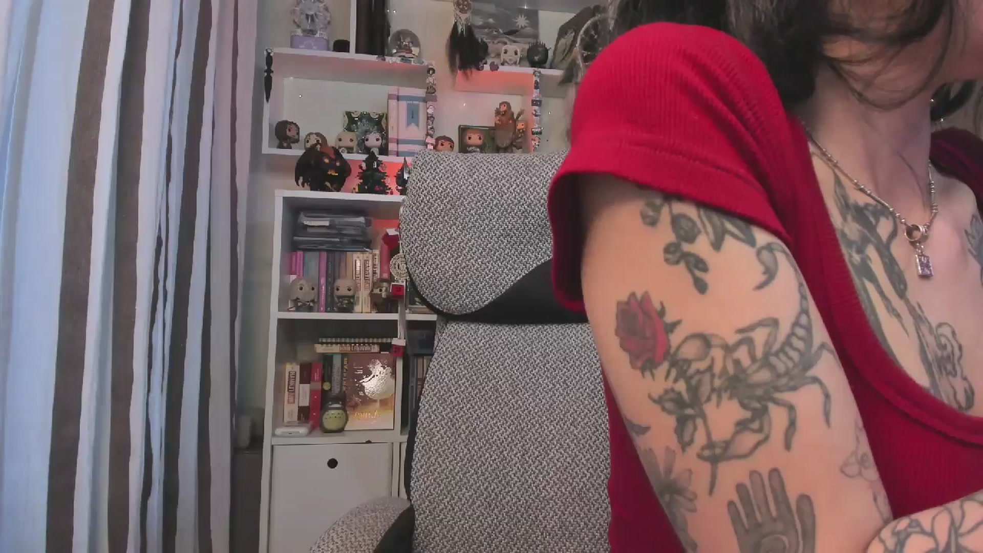 Gallery image thumbnail from KellyAsian's myfreecams stream on, 12/24/2025, 09:57 image 9 of 20